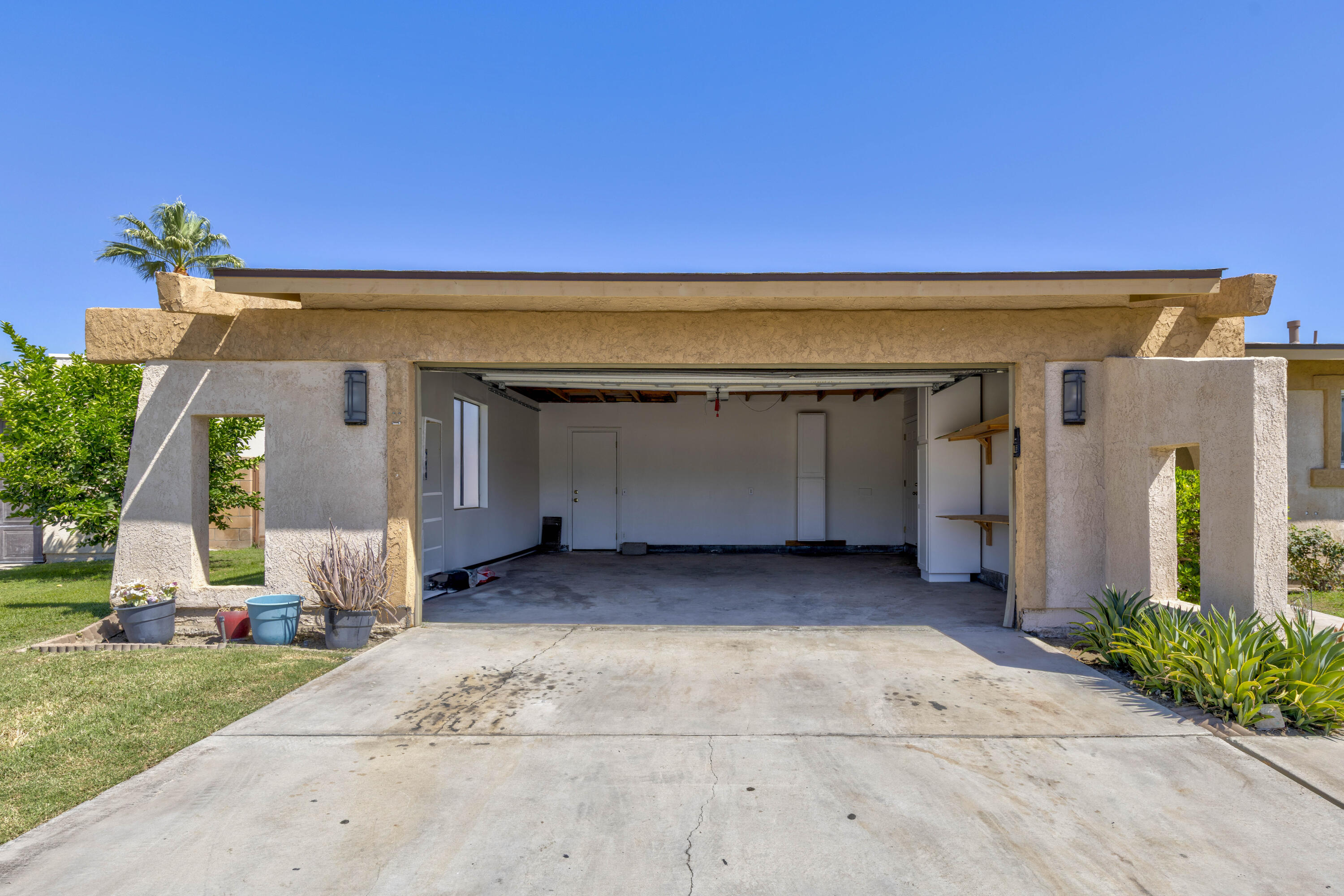 Palm Desert, California, 92260, United States, 3 Bedrooms Bedrooms, ,2 BathroomsBathrooms,Residential,For Sale,1906688