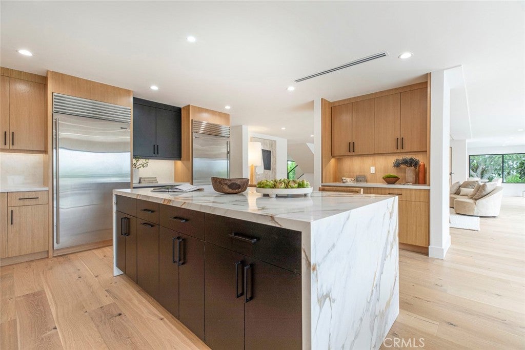 Encino, California, 91316, United States, 6 Bedrooms Bedrooms, ,5 BathroomsBathrooms,Residential,For Sale,1938851