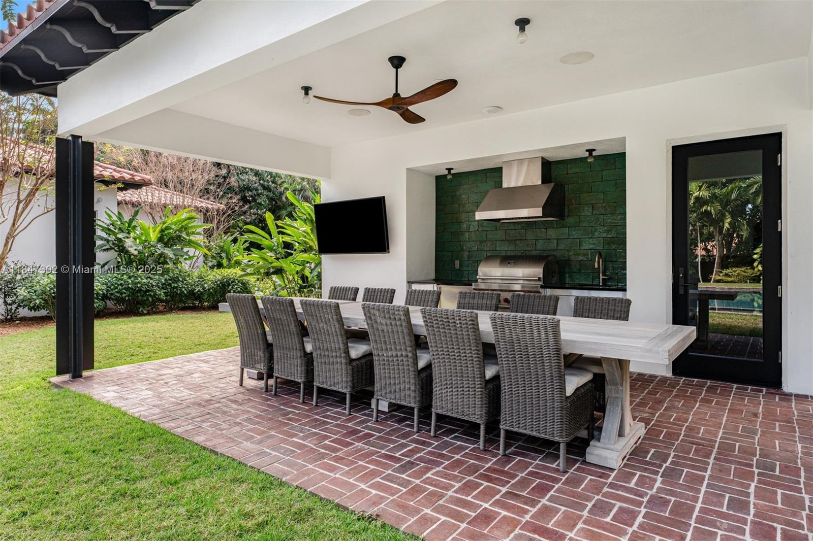 Miami, Florida, 33143, United States, 7 Bedrooms Bedrooms, ,6 BathroomsBathrooms,Residential,For Sale,1934176