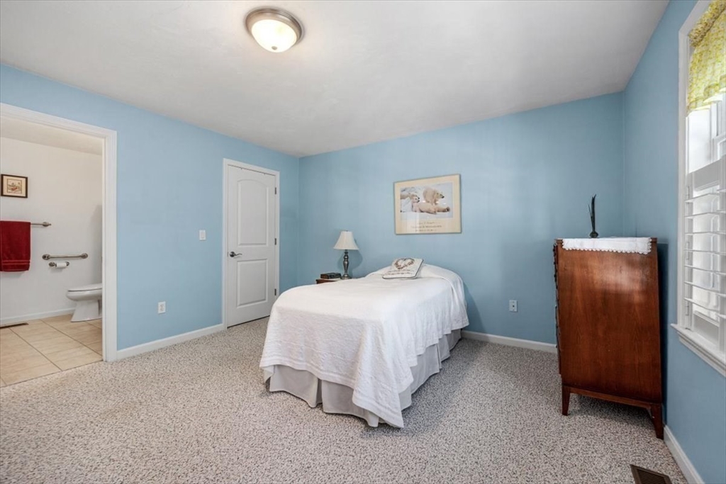 Marshfield, Massachusetts, 02050, United States, 2 Bedrooms Bedrooms, ,3 BathroomsBathrooms,Residential,For Sale,1938601