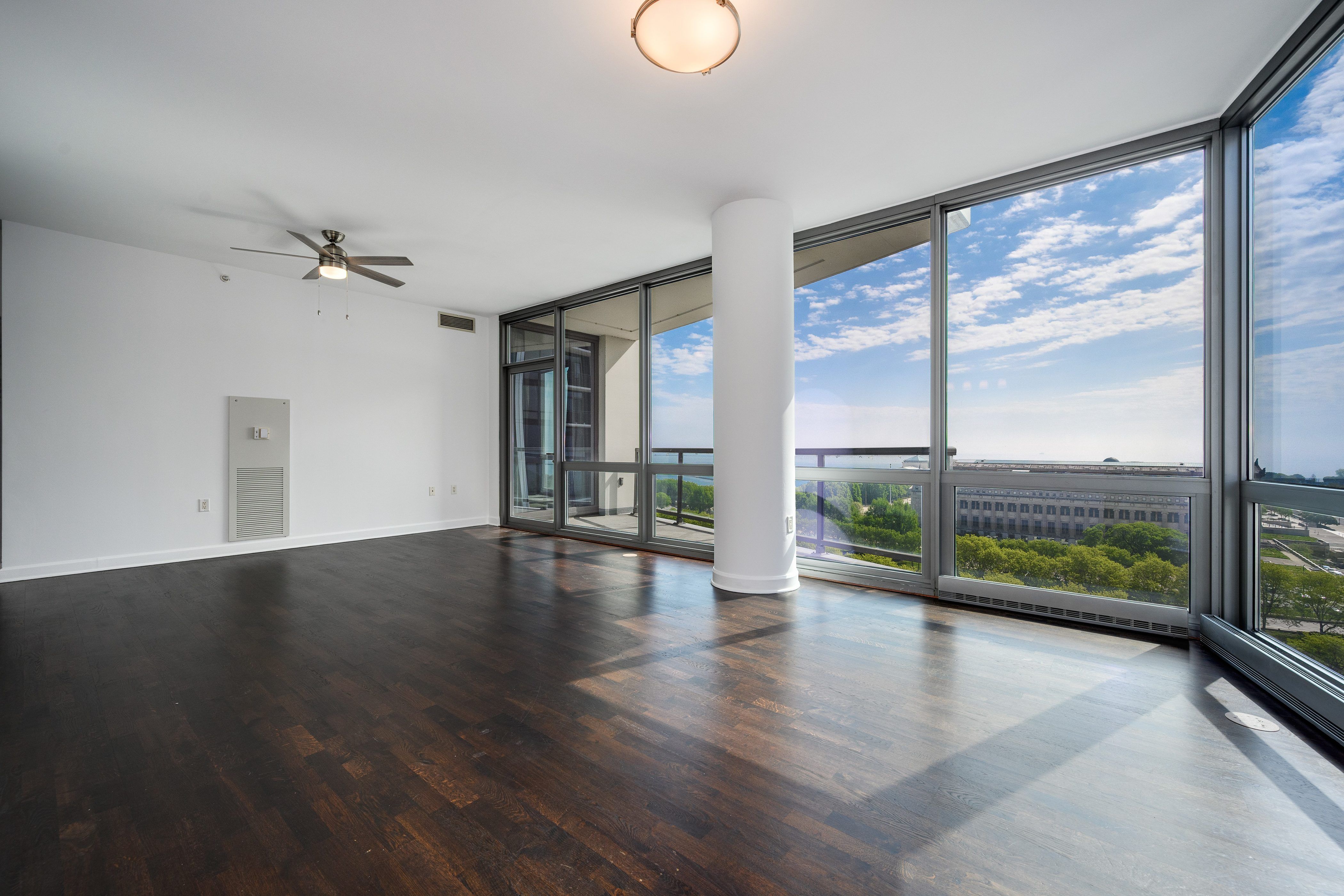  Sweeping Panoramic Views of Lake Michigan, Museum Campus, and Soldier Field - 物件實景