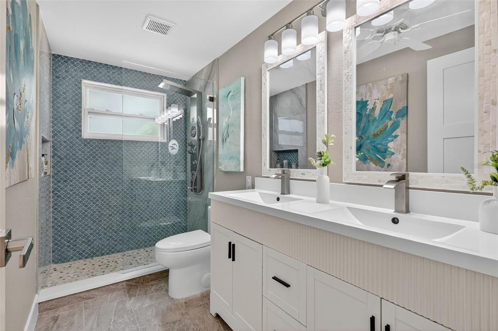 Longboat Key, Florida, 34228, United States, 3 Bedrooms Bedrooms, ,2 BathroomsBathrooms,Residential,For Sale,1990986