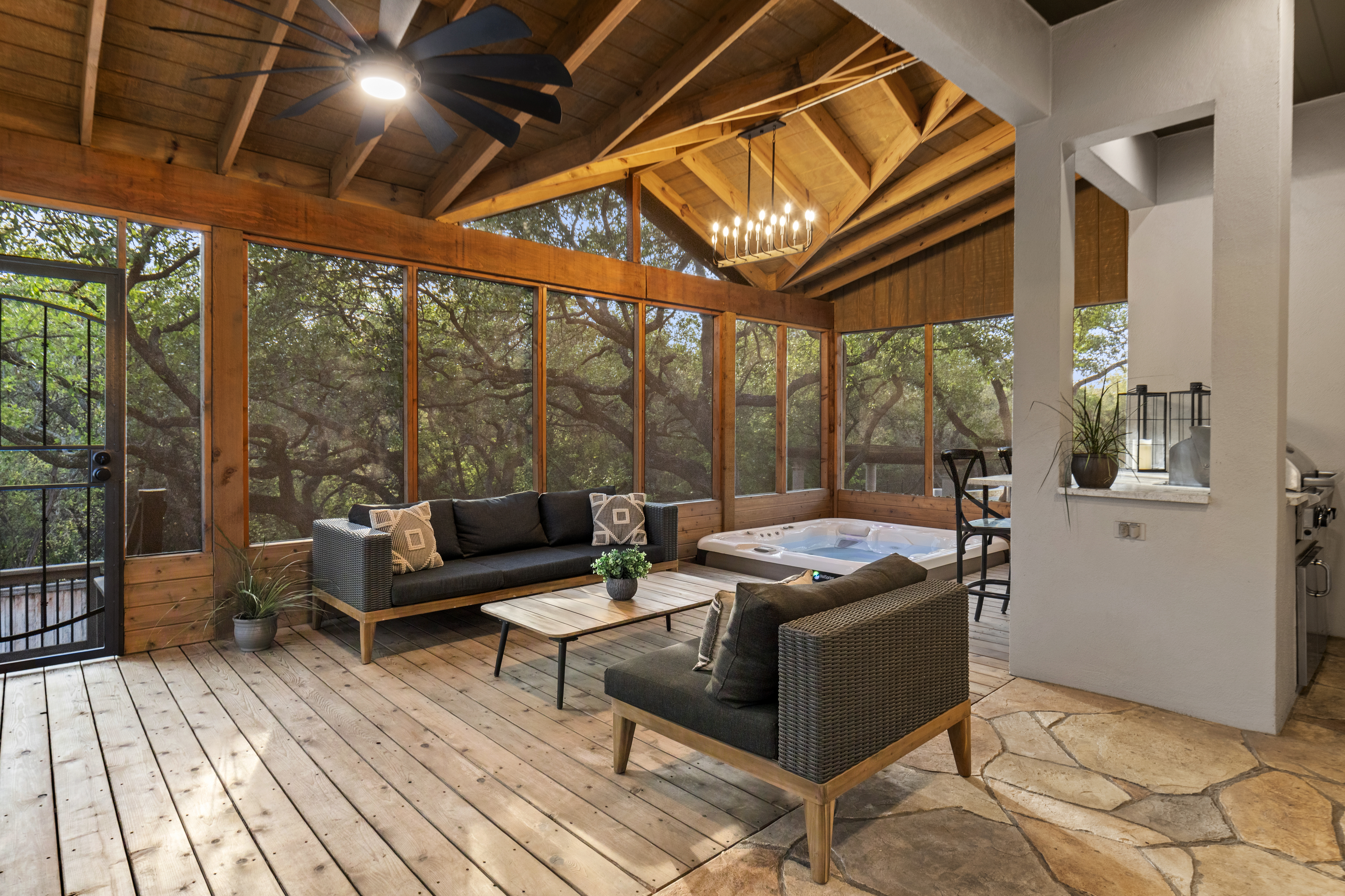  A Rare Vineyard Find: Greenbelt, Fully Renovated with Elevated Outdoor Living - 物件實景