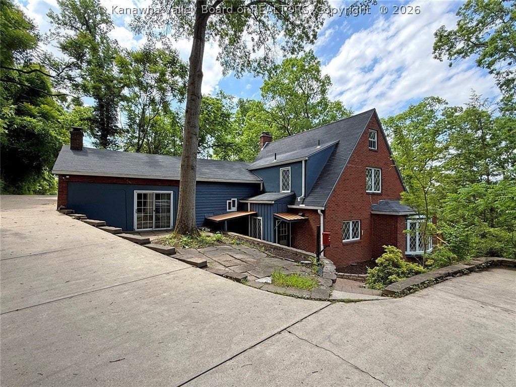 Highland Rd, Charleston, WV 25302