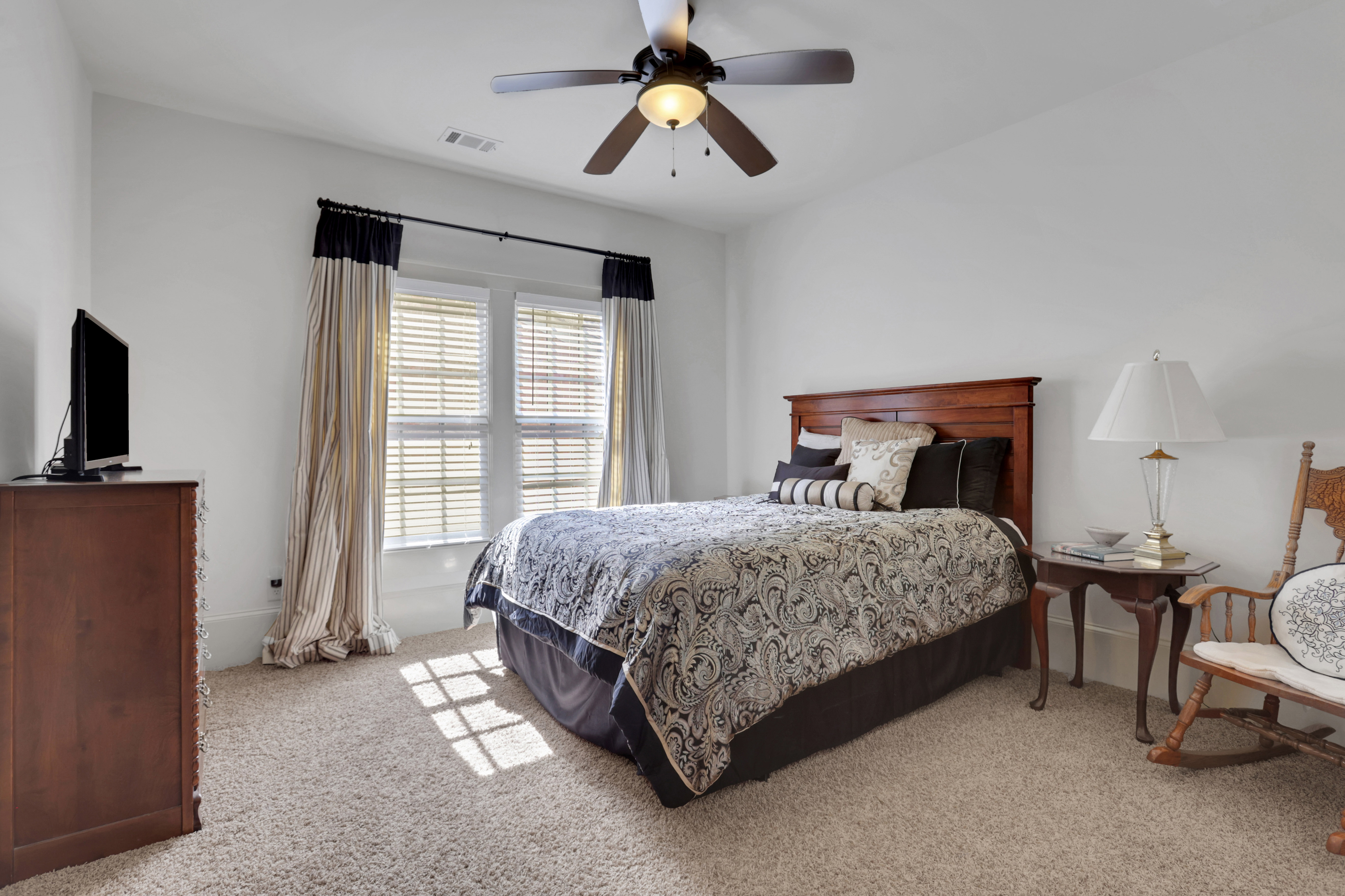  Stunning Six Bedroom Home Near Marietta Square - 物件實景