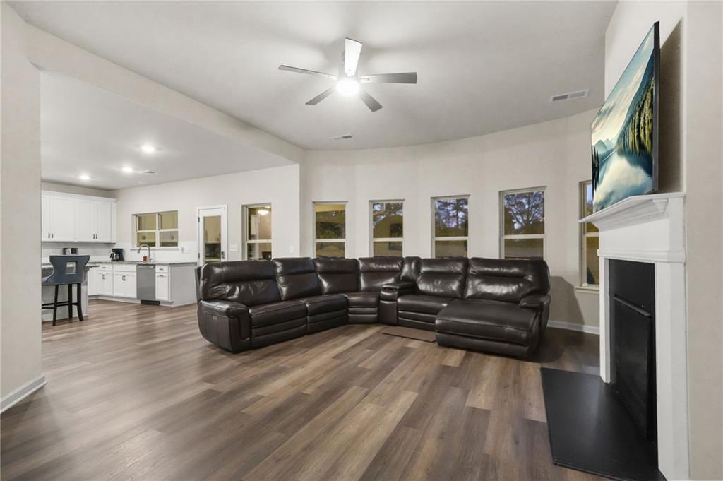 Fayetteville, Georgia, 30215, United States, 5 Bedrooms Bedrooms, ,3 BathroomsBathrooms,Residential,For Sale,2048268