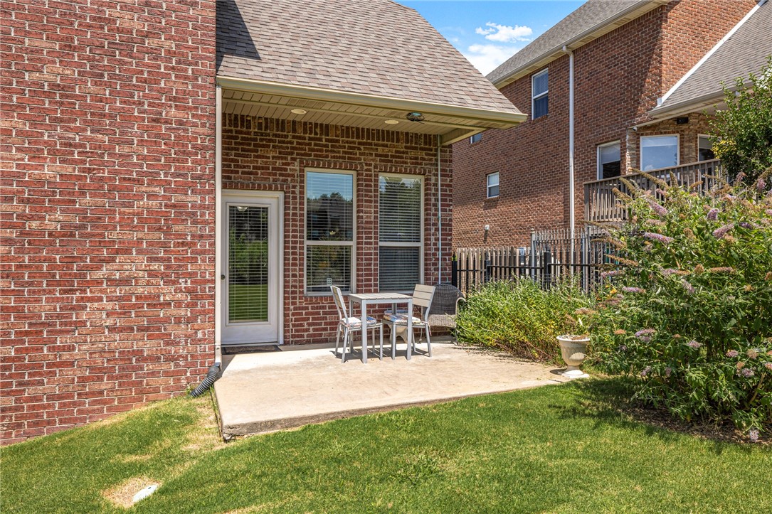Rogers, Arkansas, 72758, United States, 5 Bedrooms Bedrooms, ,5 BathroomsBathrooms,Residential,For Sale,1902626