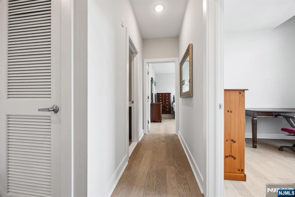 Fort Lee, New Jersey, 07024, United States, 3 Bedrooms Bedrooms, ,3 BathroomsBathrooms,Residential,For Sale,1932356