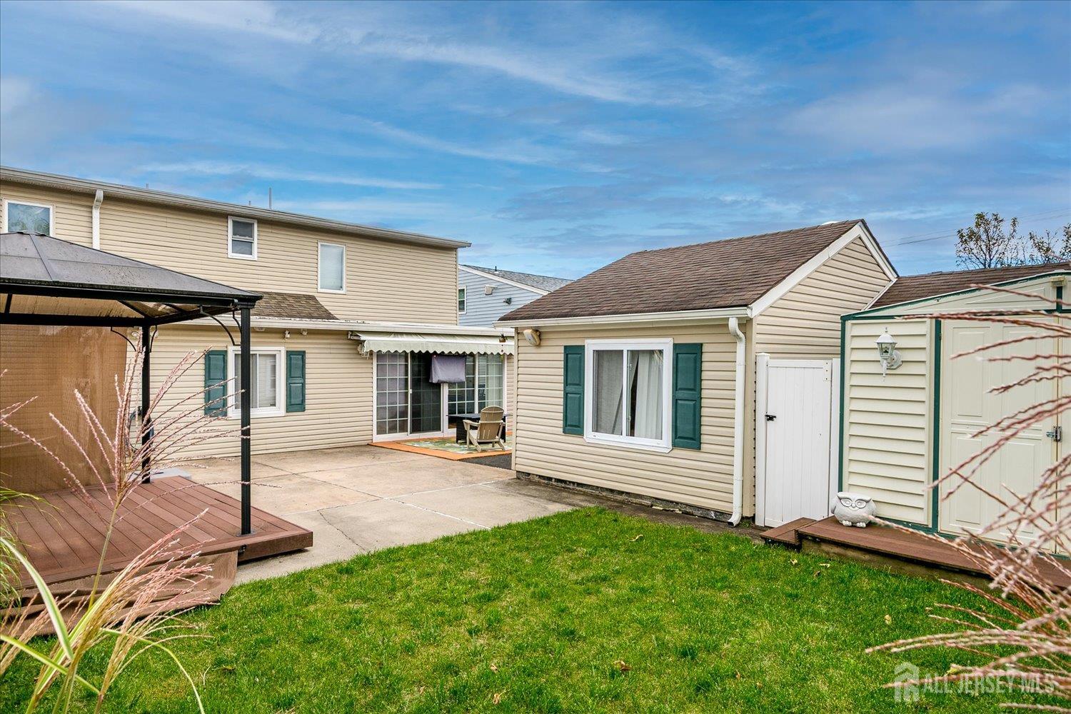 Carteret, New Jersey, 07008, United States, 4 Bedrooms Bedrooms, ,2 BathroomsBathrooms,Residential,For Sale,1981641