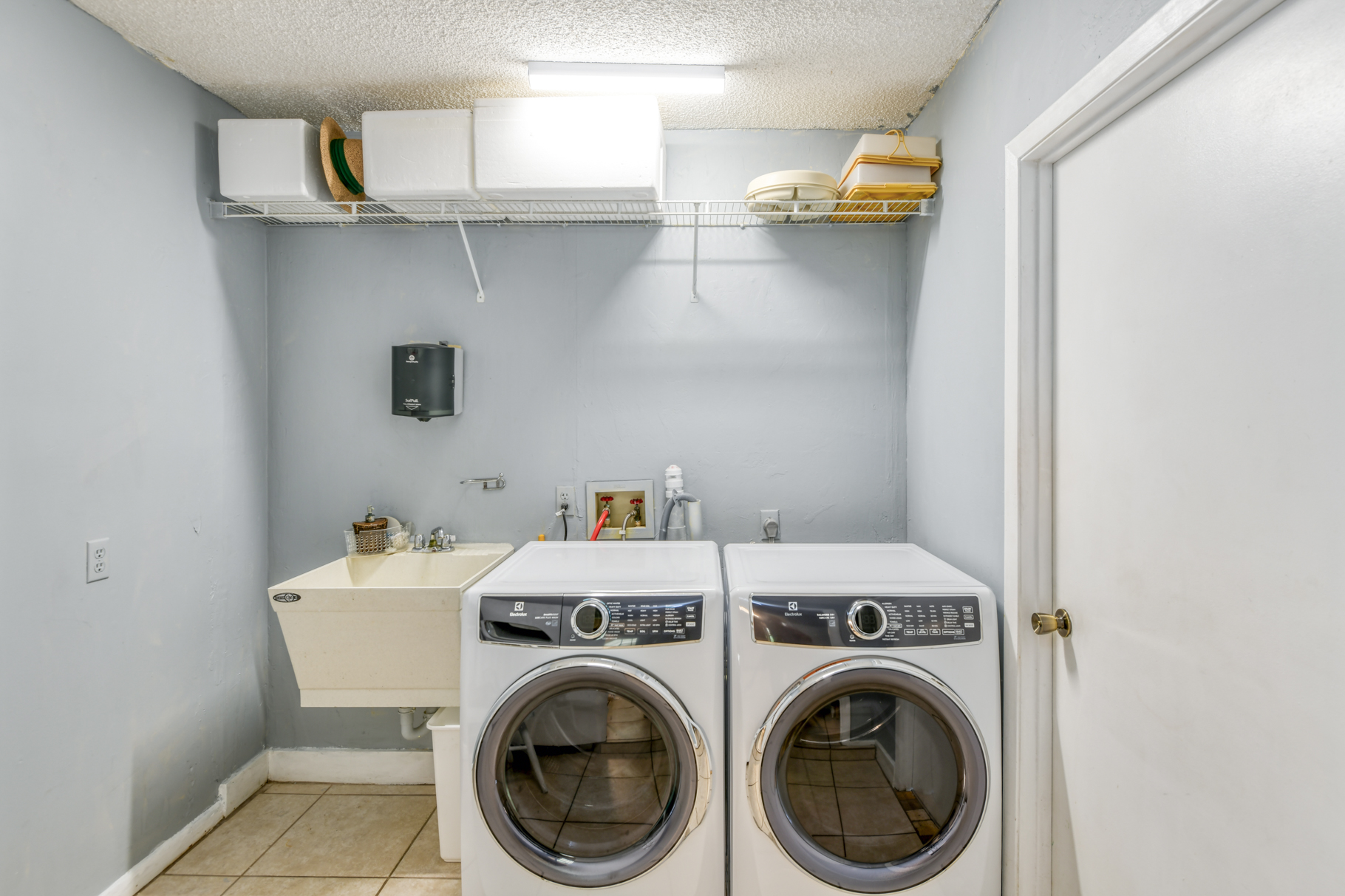 Palatka, Florida, 32177, United States, 4 Bedrooms Bedrooms, ,3 BathroomsBathrooms,Residential,For Sale,1865874