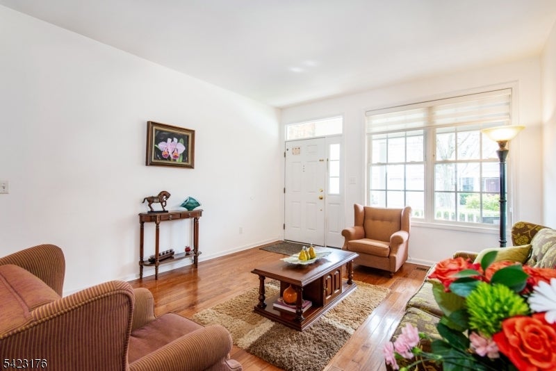 Wayne Twp., New Jersey, 07470, United States, 3 Bedrooms Bedrooms, ,3 BathroomsBathrooms,Residential,For Sale,2037003