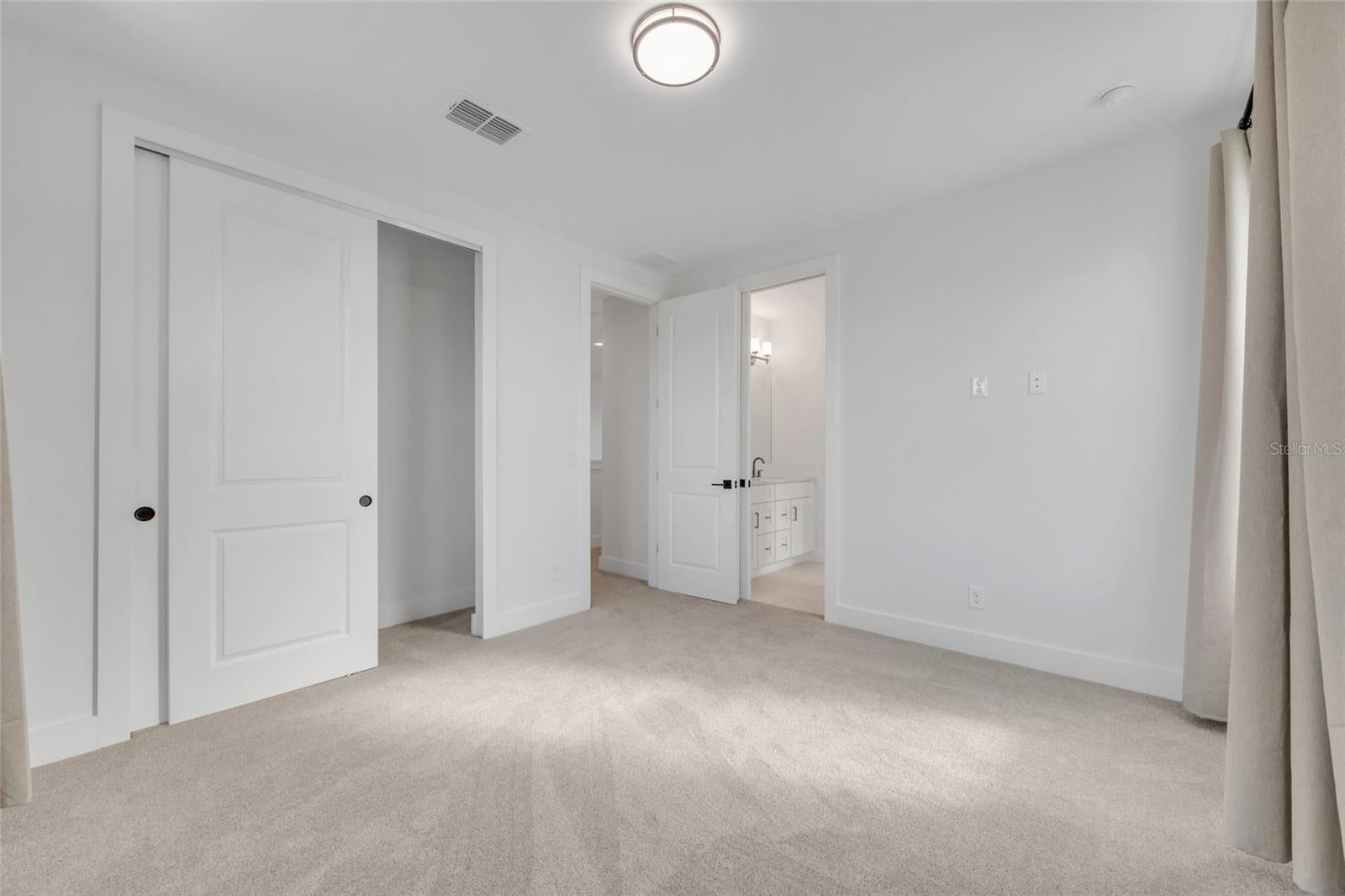 WINTER GARDEN, Florida, 34787, United States, 4 Bedrooms Bedrooms, ,4 BathroomsBathrooms,Residential,For Sale,2014519