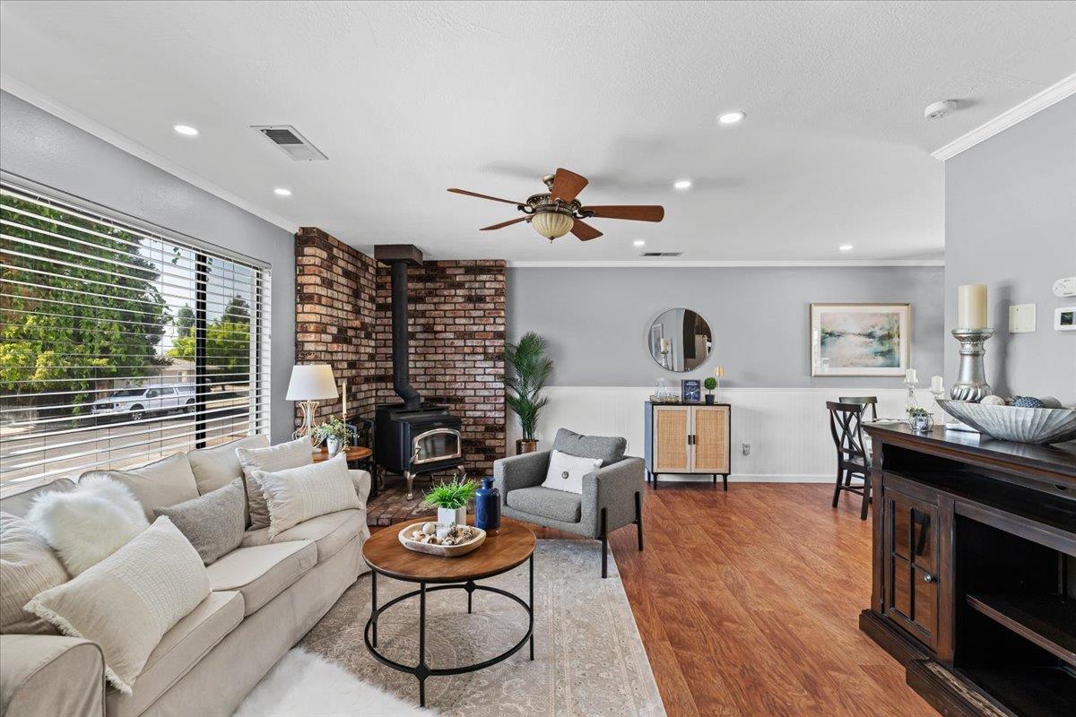 Oakdale, California, 95361, United States, 3 Bedrooms Bedrooms, ,3 BathroomsBathrooms,Residential,For Sale,1923997