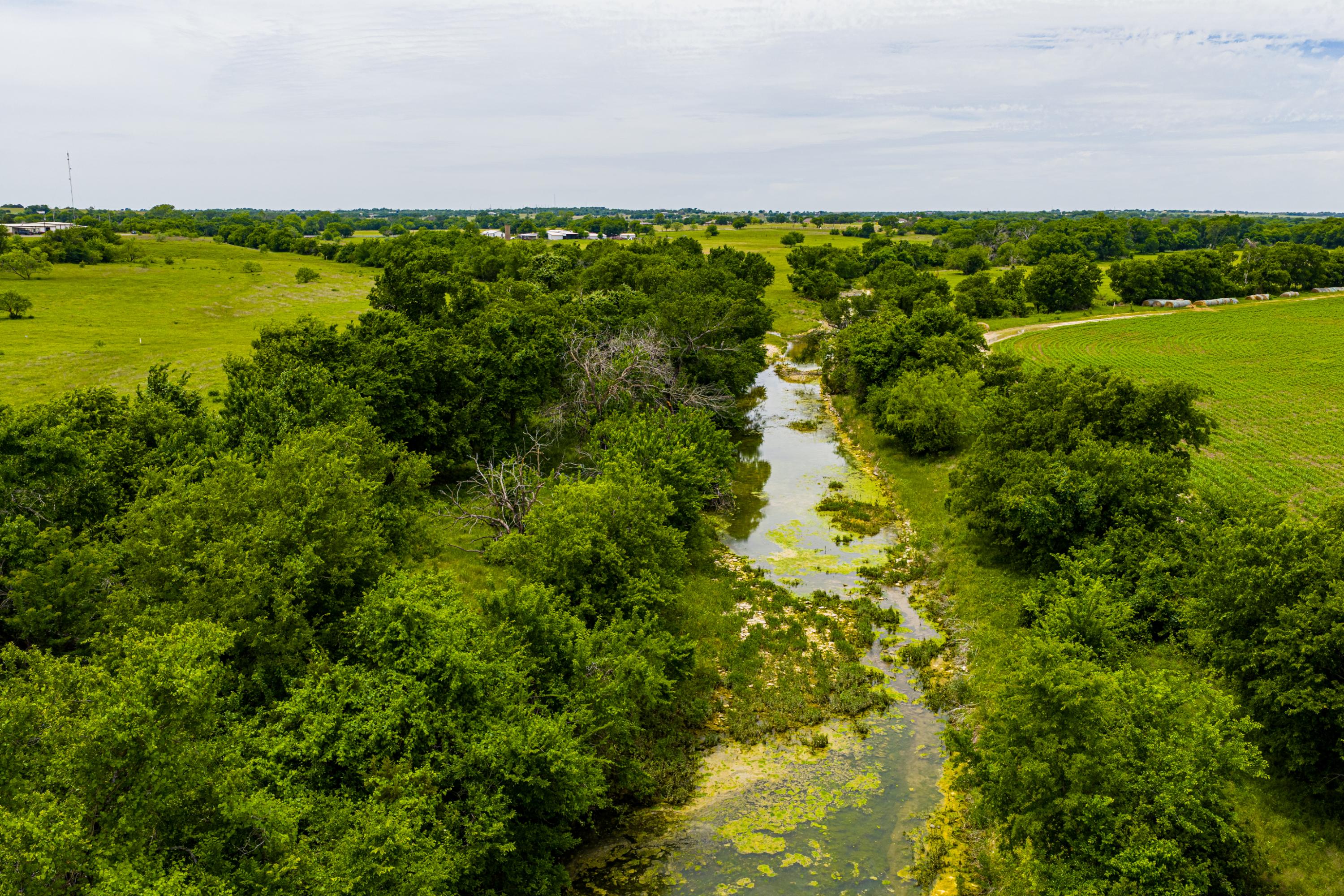  667 Acre Development Property With Two Miles Of Highway Frontage - 物件實景