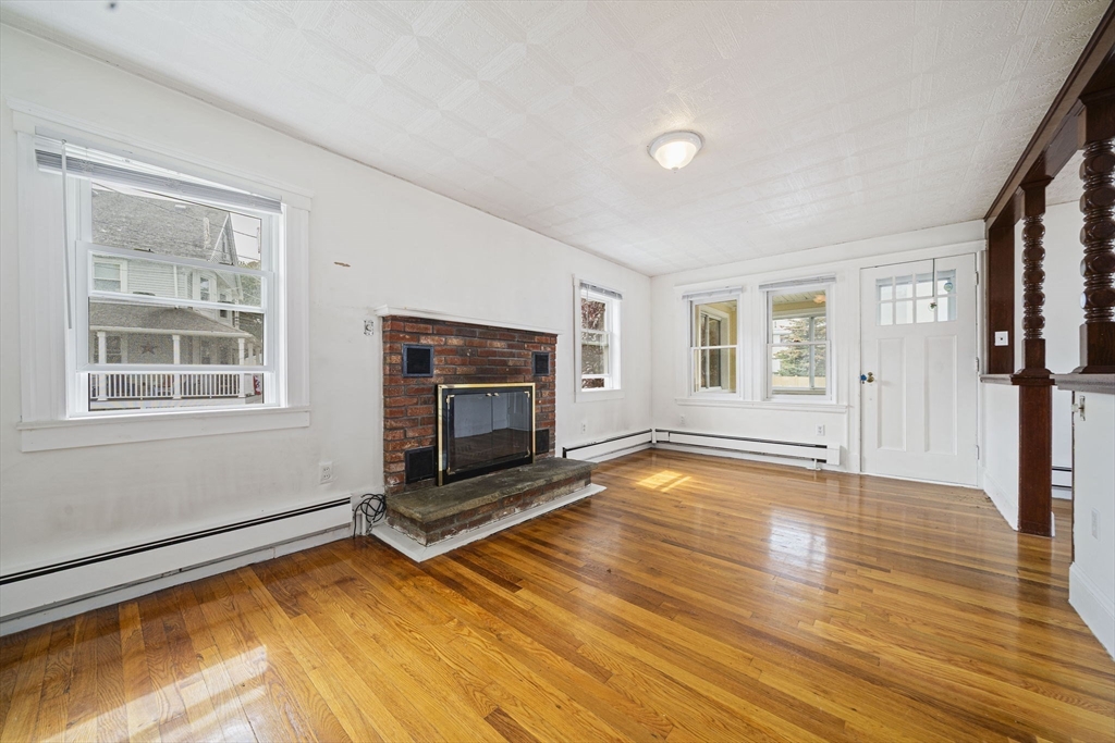 Quincy, Massachusetts, 02169, United States, 3 Bedrooms Bedrooms, ,2 BathroomsBathrooms,Residential,For Sale,1951174