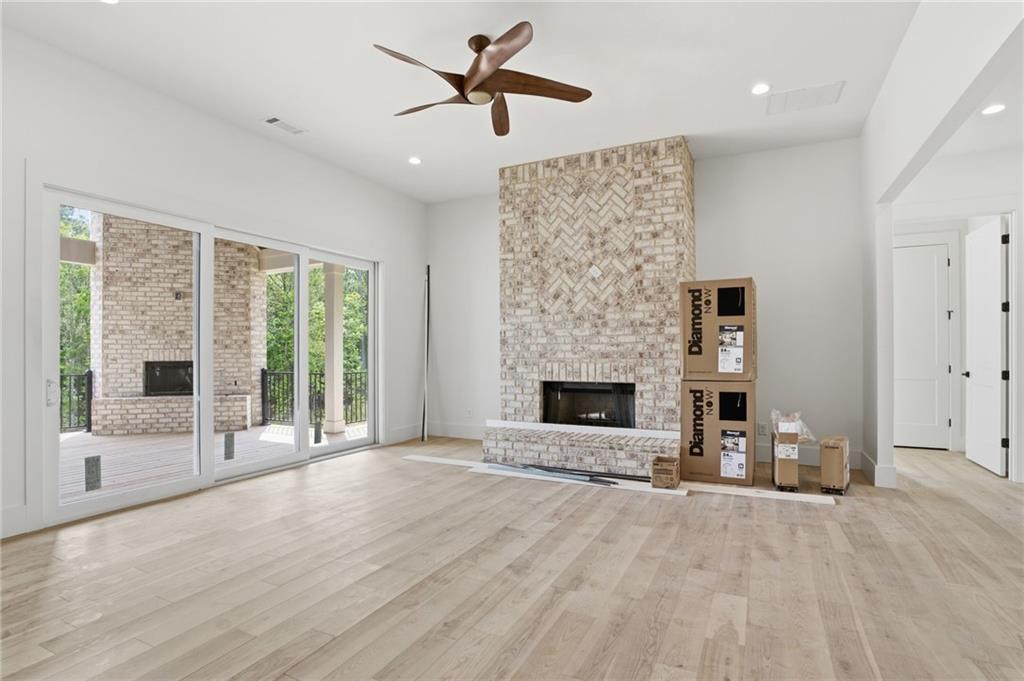 Newnan, Georgia, 30265, United States, 4 Bedrooms Bedrooms, ,5 BathroomsBathrooms,Residential,For Sale,2048163