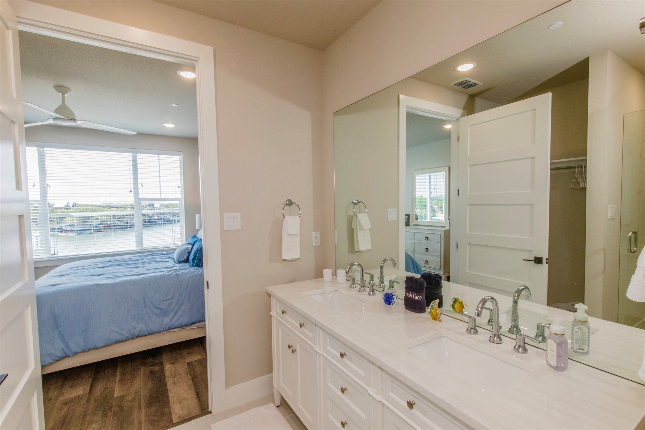 Possum Kingdom Lake, Texas, 76449, United States, 2 Bedrooms Bedrooms, ,2 BathroomsBathrooms,Residential,For Sale,1976115