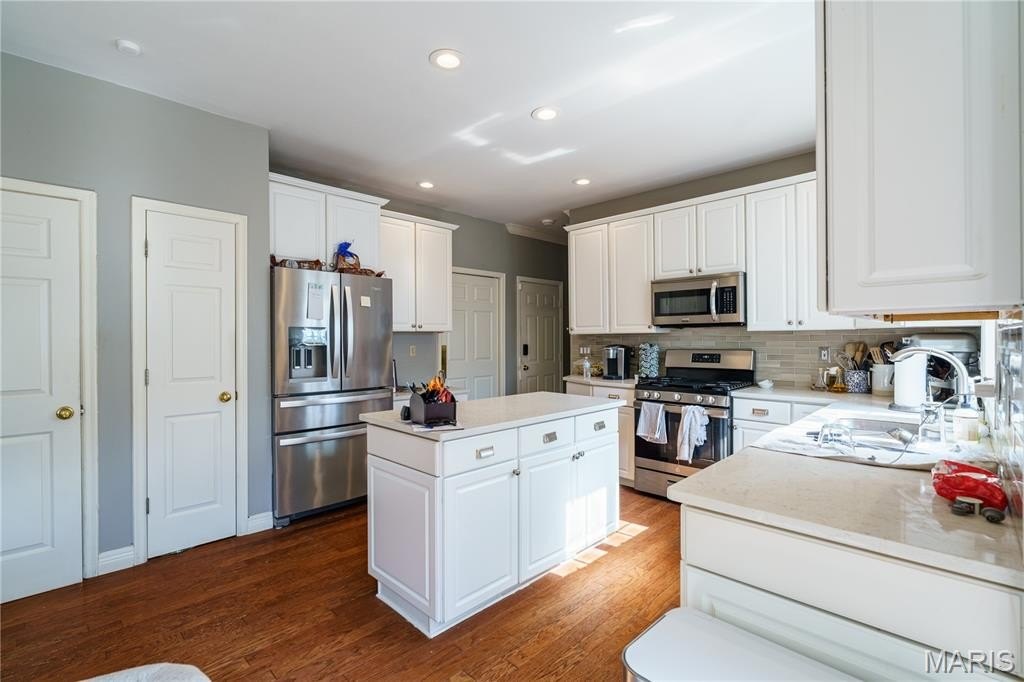 Glen Carbon, Illinois, 62034, United States, 5 Bedrooms Bedrooms, ,4 BathroomsBathrooms,Residential,For Sale,1977133