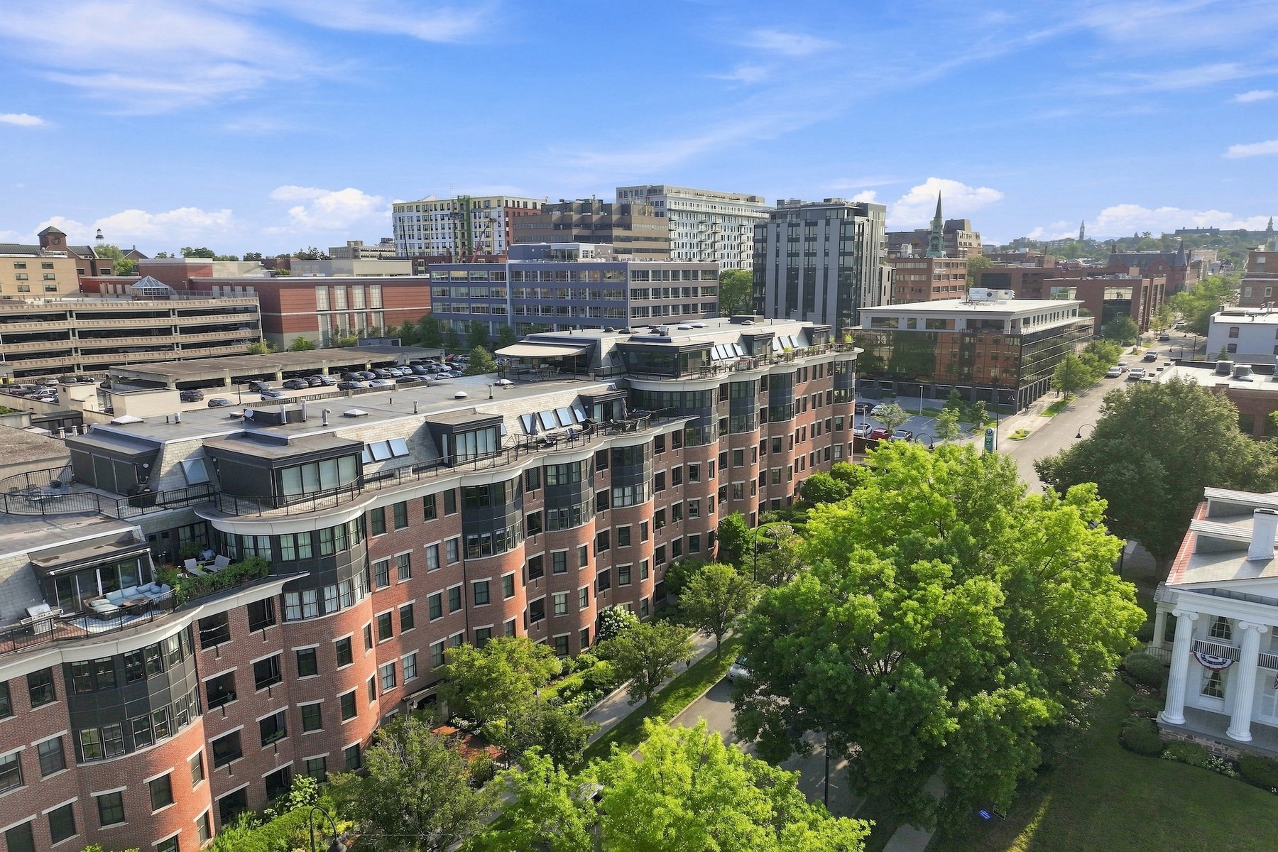  40 College Street - 物件實景