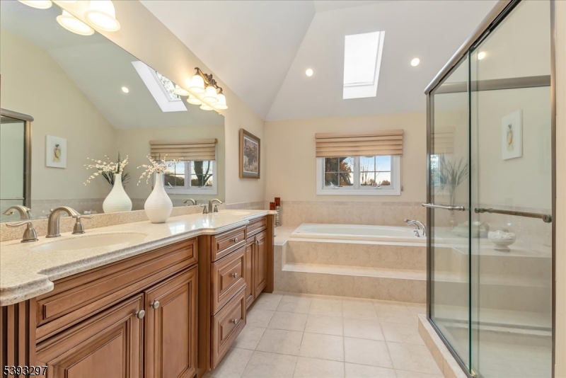 Edison Twp., New Jersey, 08820, United States, 5 Bedrooms Bedrooms, ,4 BathroomsBathrooms,Residential,For Sale,1989591