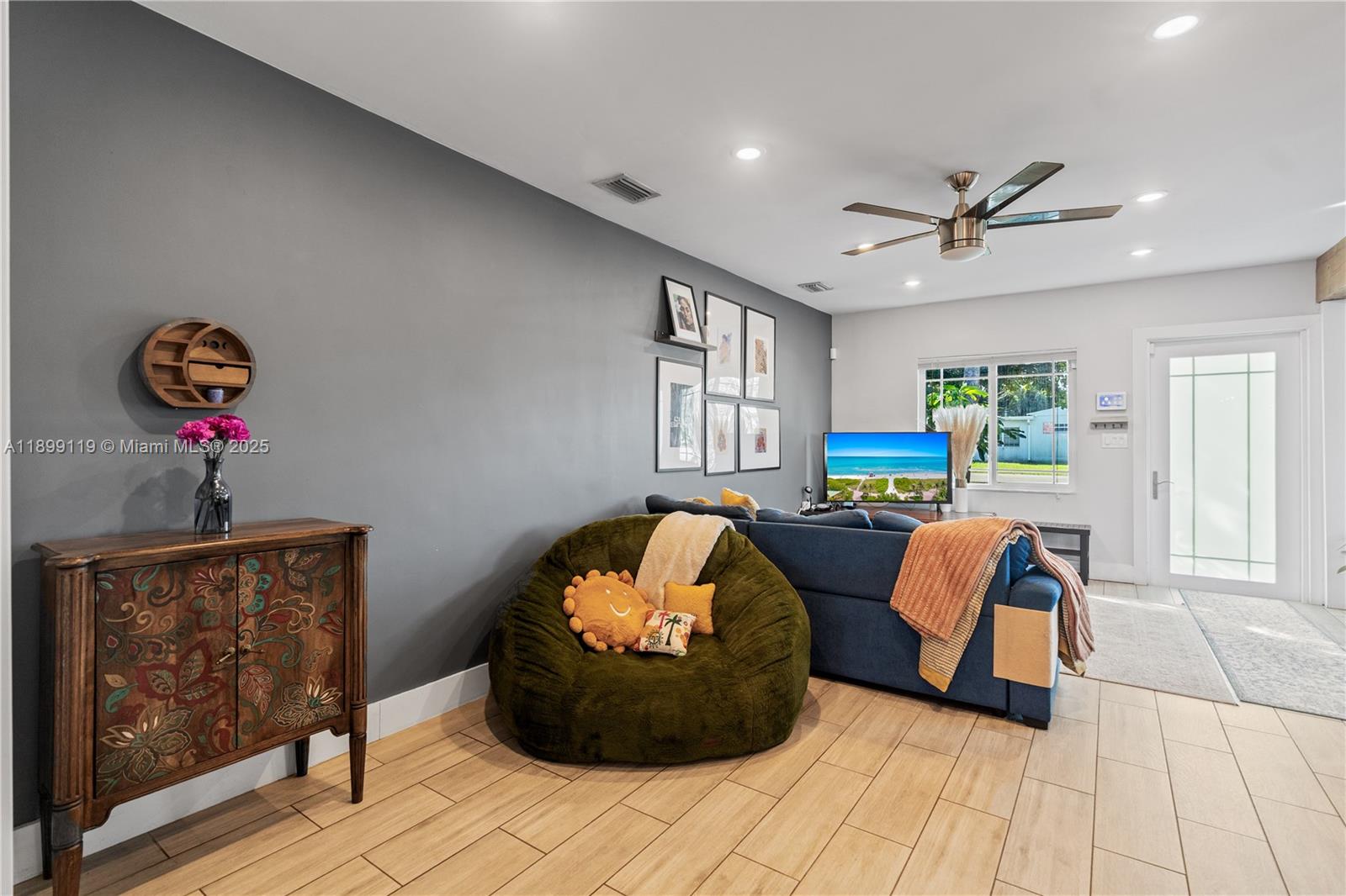 Hollywood, Florida, 33020, United States, 3 Bedrooms Bedrooms, ,2 BathroomsBathrooms,Residential,For Sale,1967684