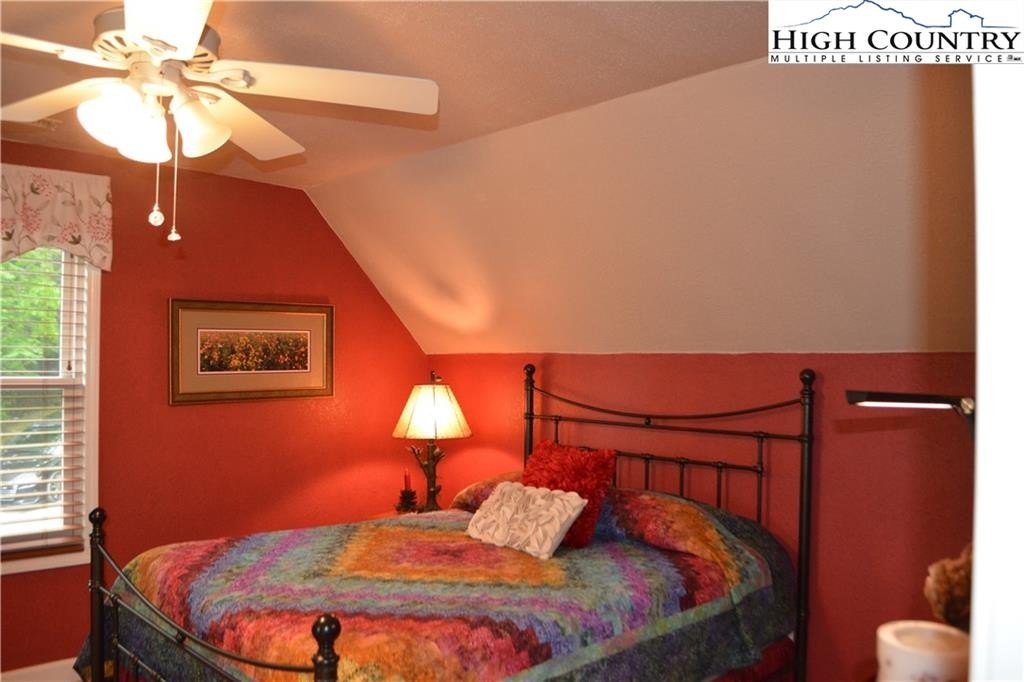 Elk Park, North Carolina, 28622, United States, 3 Bedrooms Bedrooms, ,3 BathroomsBathrooms,Residential,For Sale,1984406