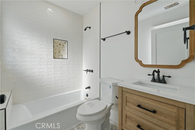 Los Angeles, California, 90018, United States, 5 Bedrooms Bedrooms, ,5 BathroomsBathrooms,Residential,For Sale,1984330