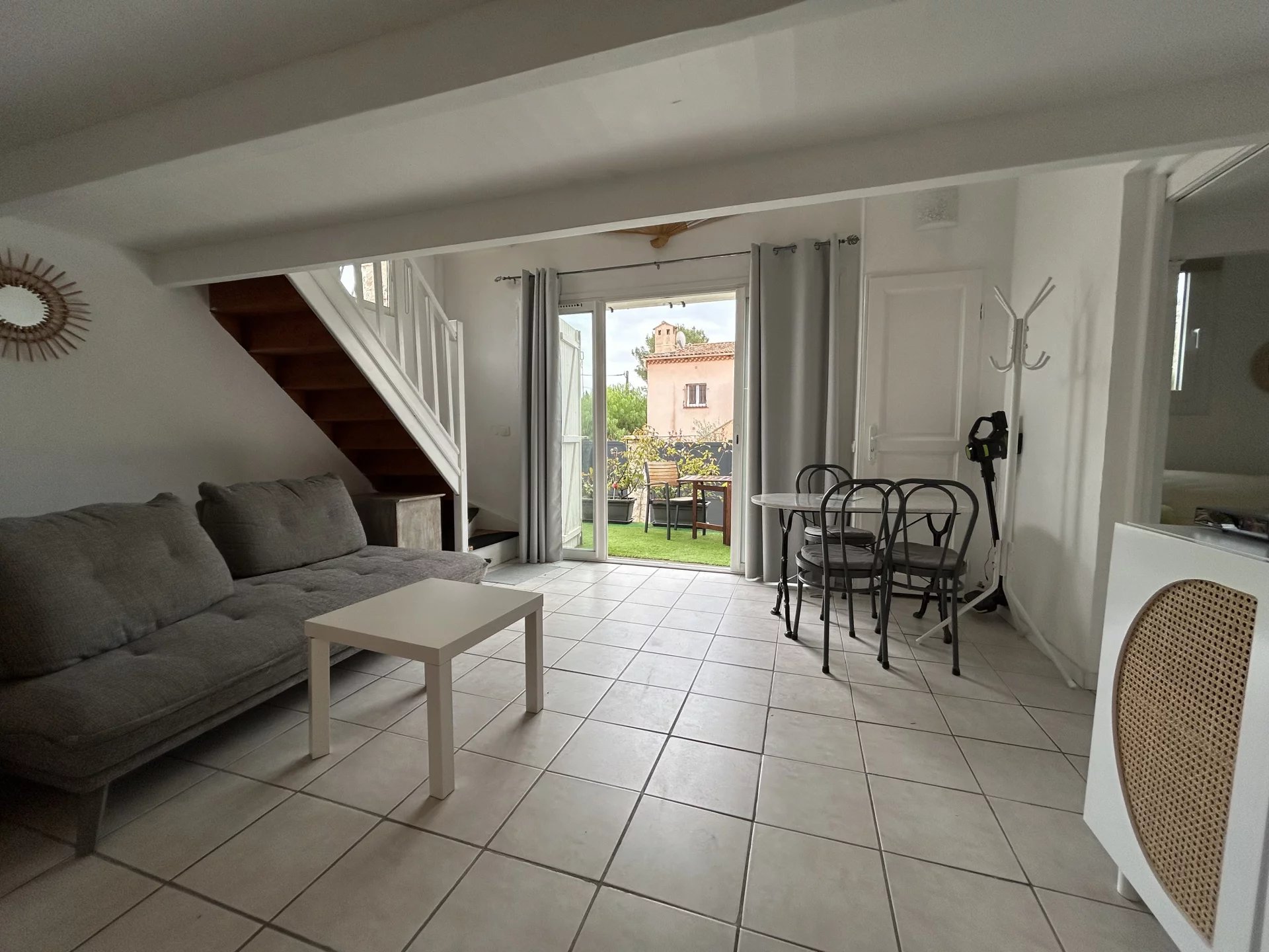 Vence, Provence-Alpes-Côte d’Azur, 06140, FR, 3 Bedrooms Bedrooms, ,Residential,For Sale,1679791