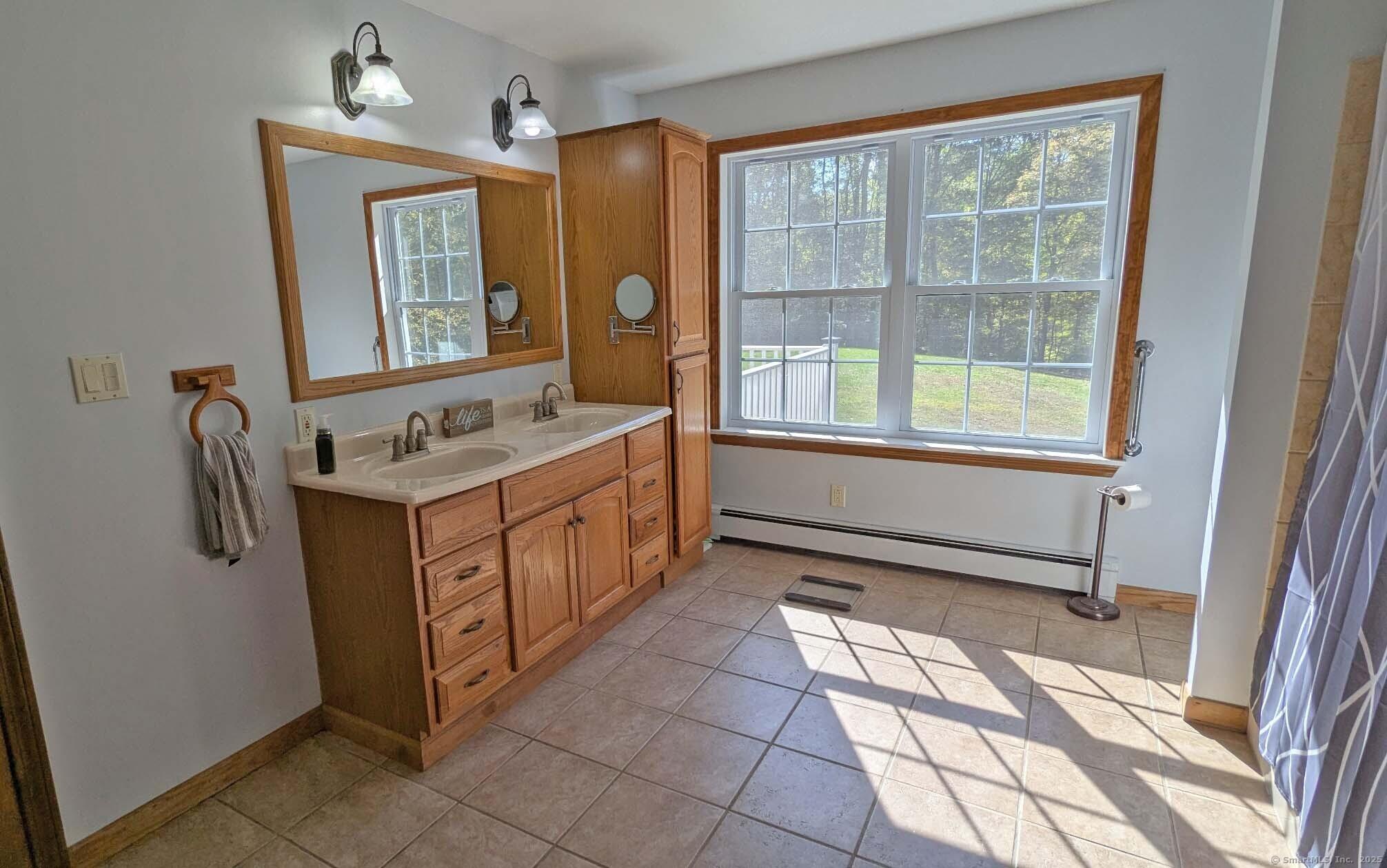 East Hampton, Connecticut, 06424, United States, 3 Bedrooms Bedrooms, ,2 BathroomsBathrooms,Residential,For Sale,1979494