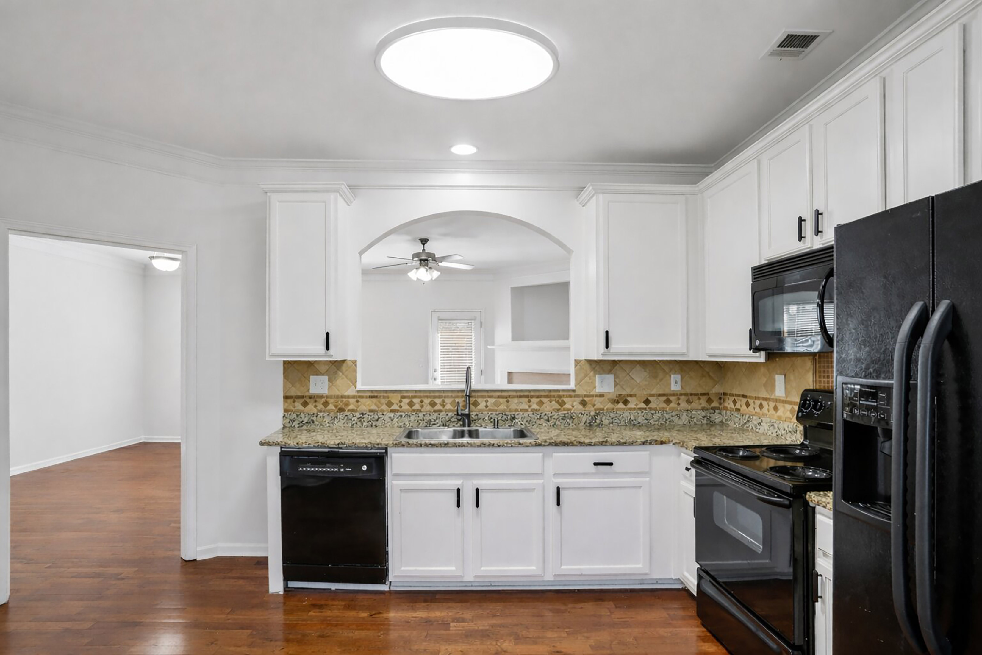  Spacious Three Level Townhome in the Desirable Thorncrest Community - 物件實景