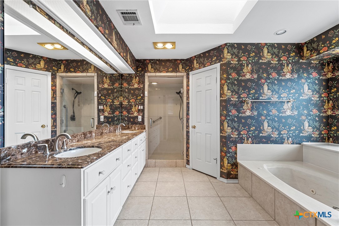 Woodway, Texas, 76712, United States, 5 Bedrooms Bedrooms, ,3 BathroomsBathrooms,Residential,For Sale,1988049