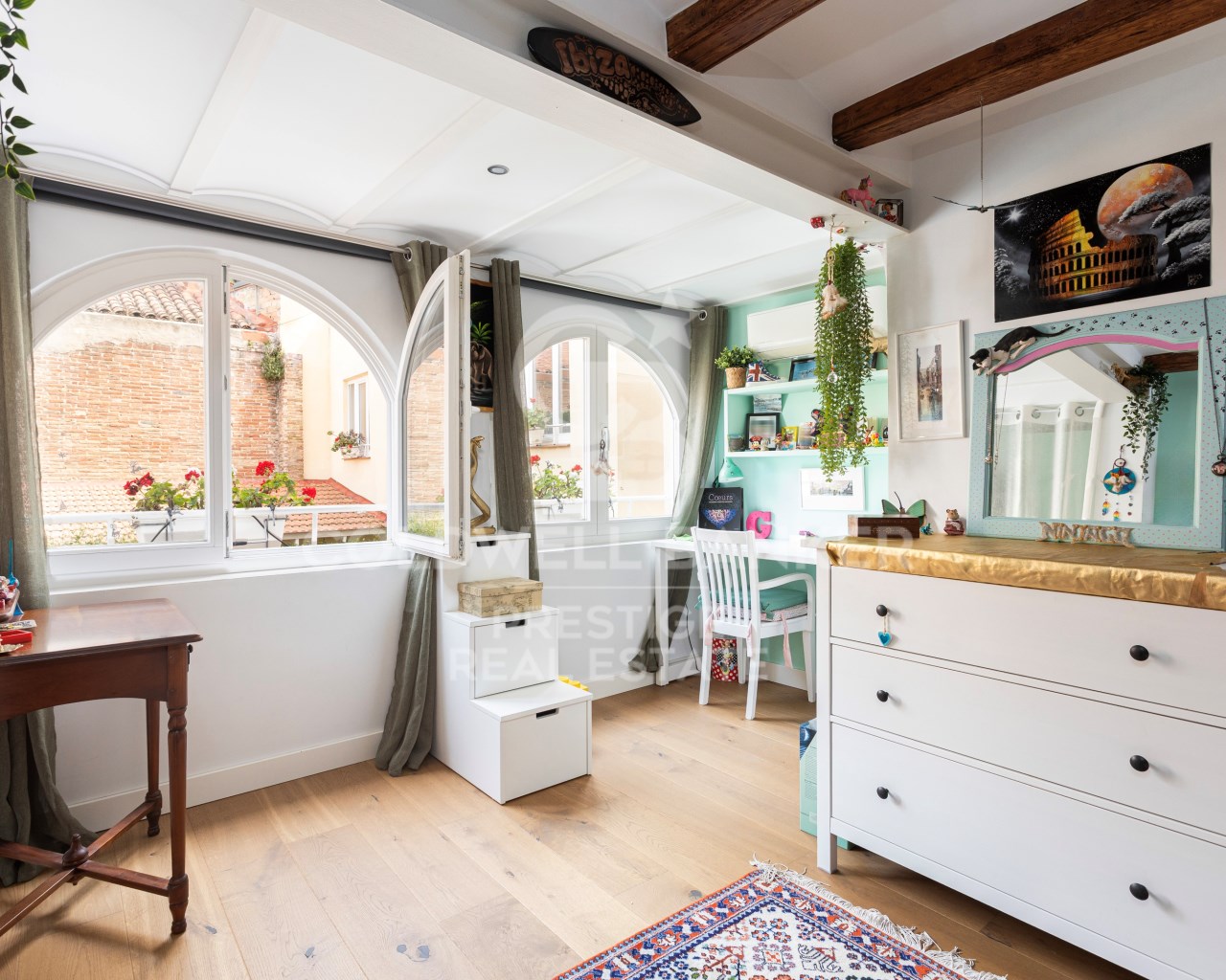 Barcelona, Catalonia, ES, 4 Bedrooms Bedrooms, ,3 BathroomsBathrooms,Residential,For Sale,1795299