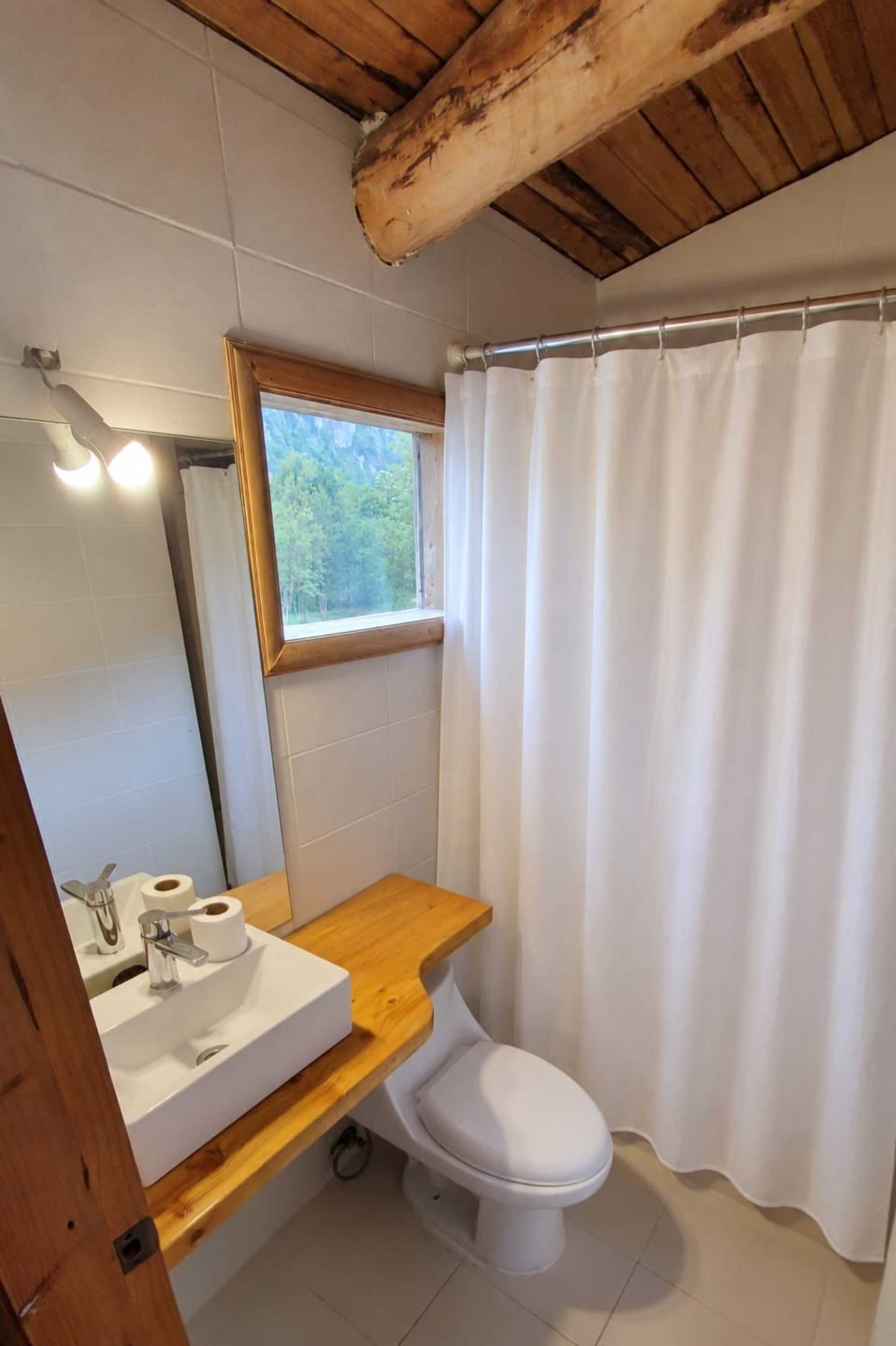  Lodge on 3 Hectares with 200 m of Cisnes Riverfront in the Aysén Region - 物件實景