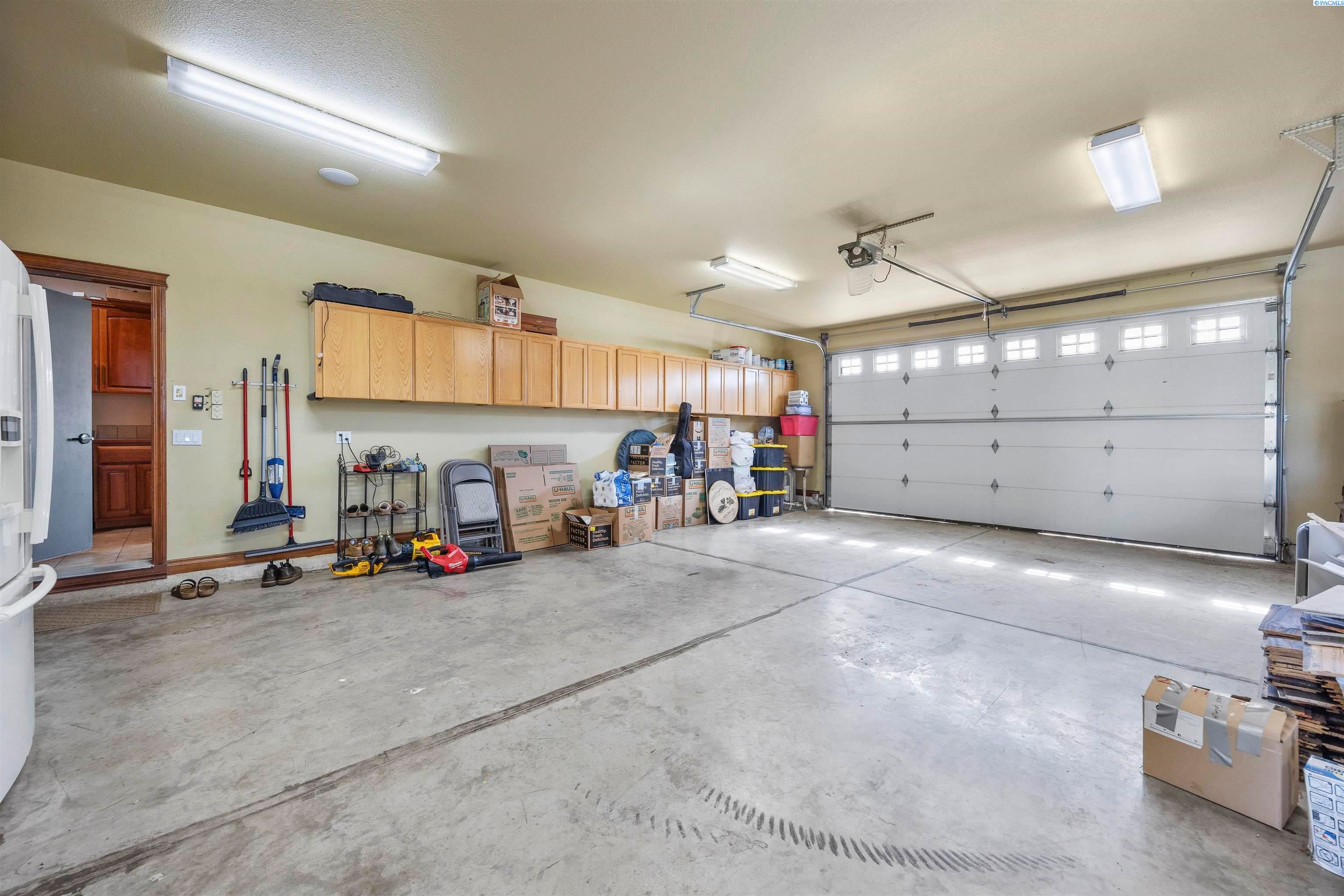 Pasco, Washington, 99301, United States, 4 Bedrooms Bedrooms, ,1 BathroomBathrooms,Residential,For Sale,2013794