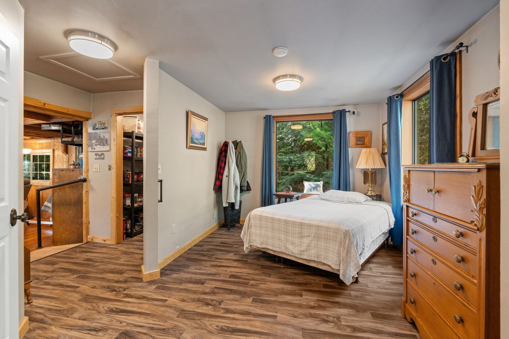 Bonners Ferry, Idaho, 83805, United States, 3 Bedrooms Bedrooms, ,4 BathroomsBathrooms,Residential,For Sale,1984473