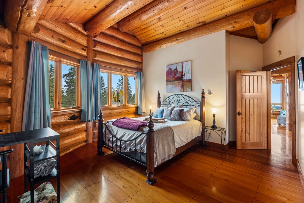 Bonners Ferry, Idaho, 83805, United States, 3 Bedrooms Bedrooms, ,4 BathroomsBathrooms,Residential,For Sale,1984473