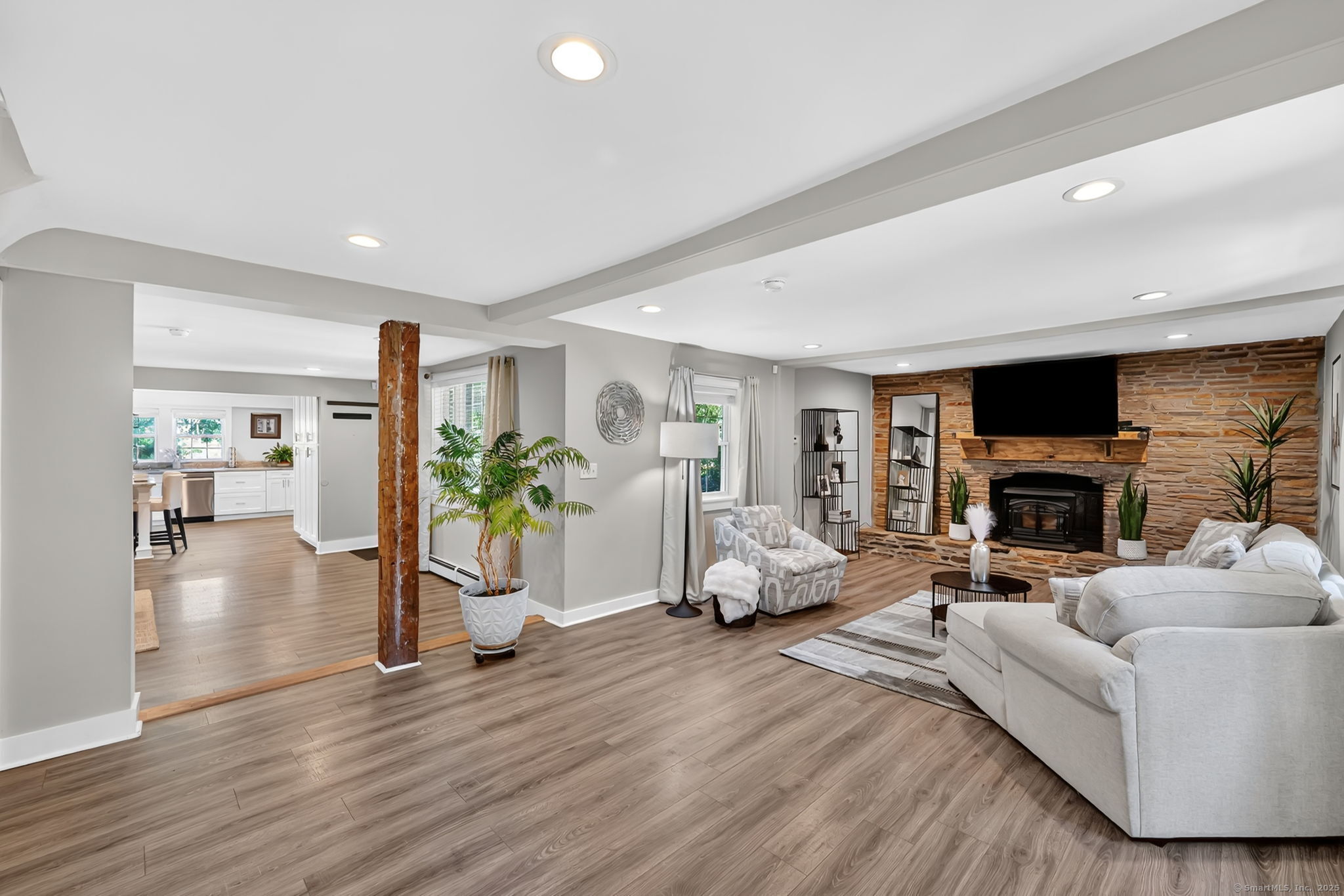 Pomfret, Connecticut, 06259, United States, 3 Bedrooms Bedrooms, ,3 BathroomsBathrooms,Residential,For Sale,1925586