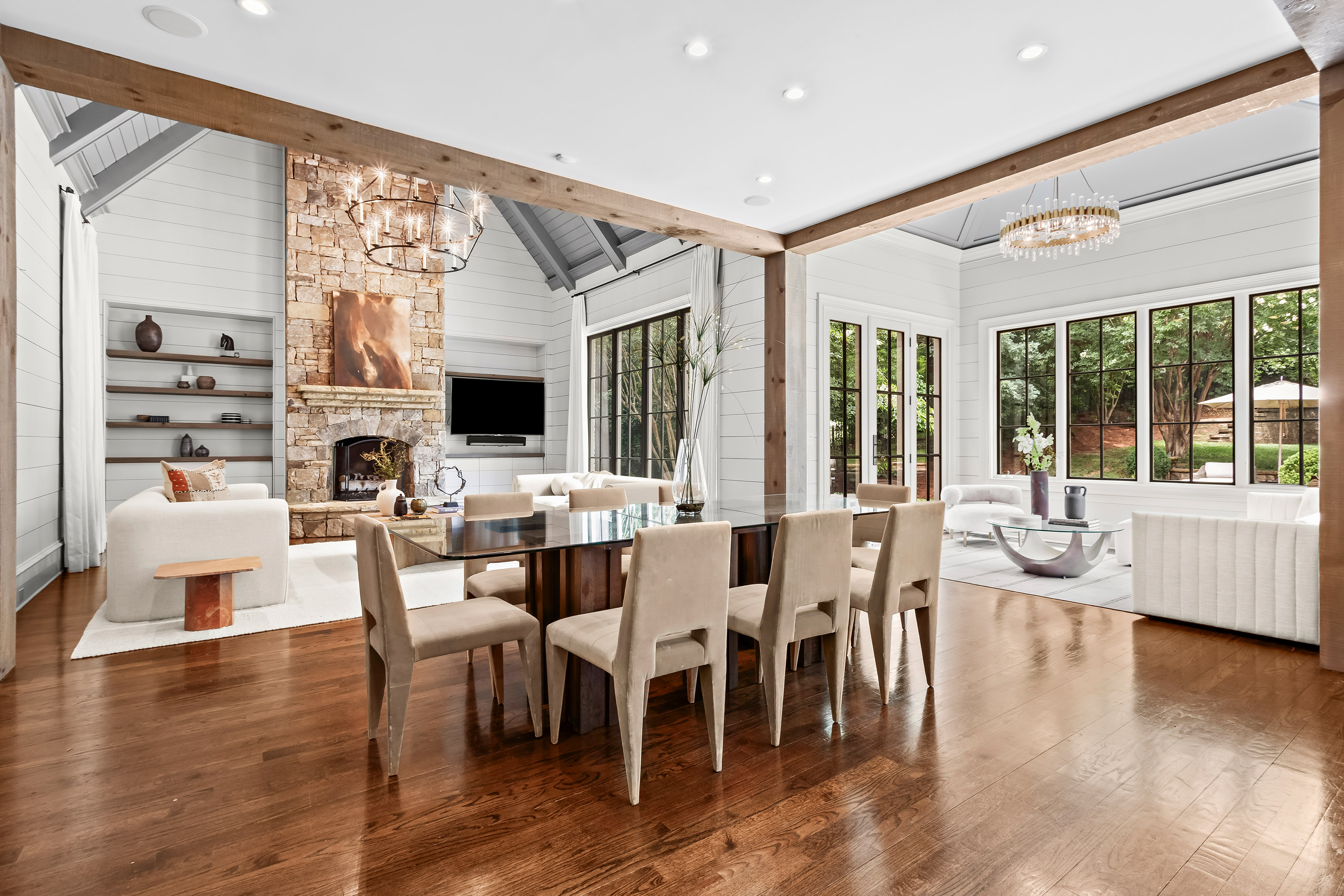  Stunning Custom-designed Home with Exceptional Indoor-Outdoor Living - 物件實景
