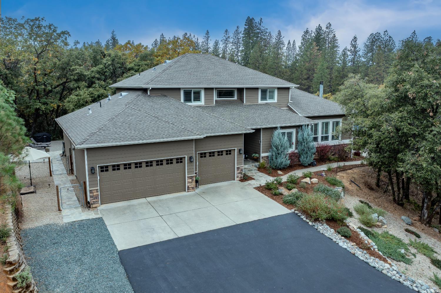 Colfax, California, 95713, United States, 5 Bedrooms Bedrooms, ,3 BathroomsBathrooms,Residential,For Sale,2002832