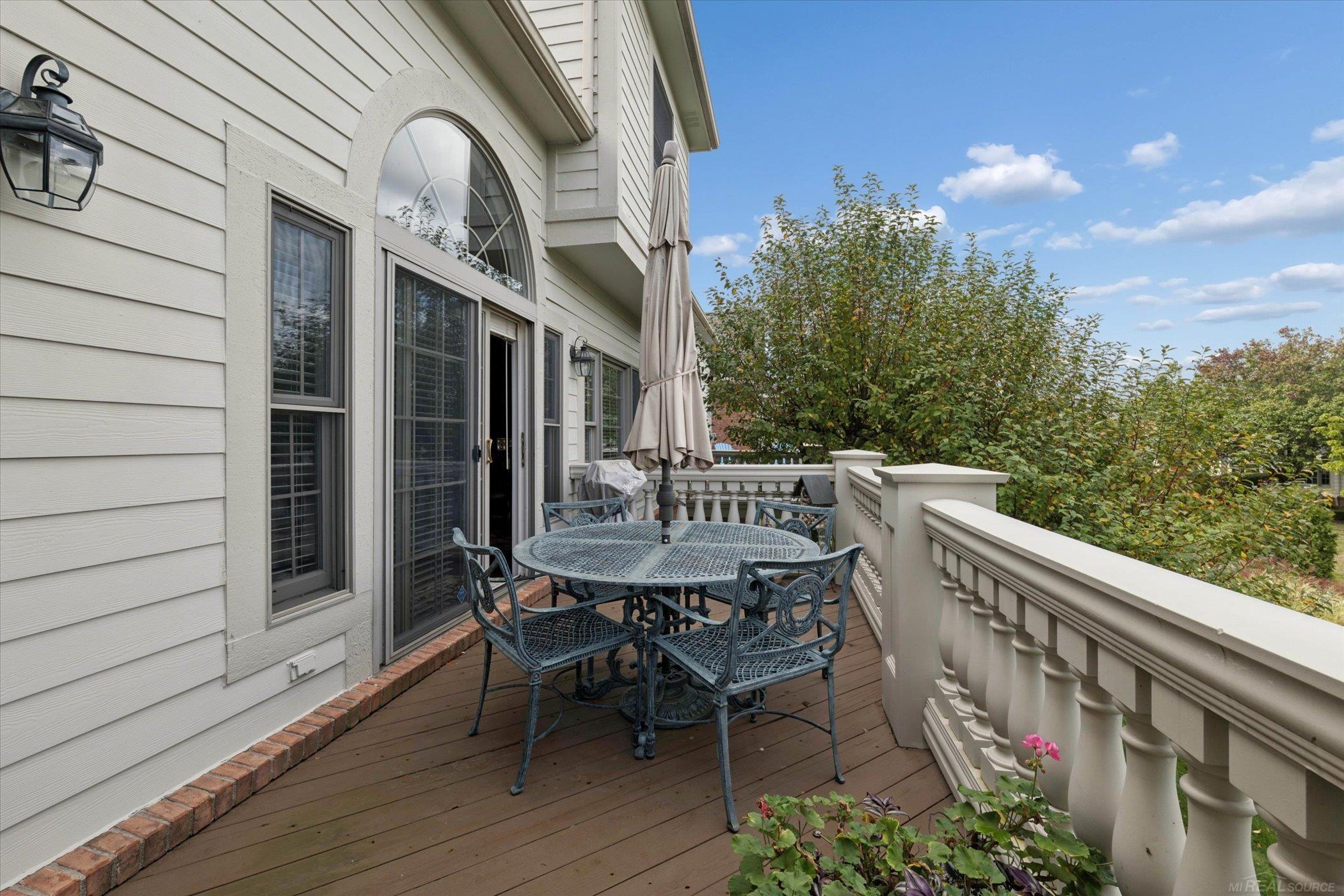 Oakland Twp, Michigan, 48306, United States, 2 Bedrooms Bedrooms, ,4 BathroomsBathrooms,Residential,For Sale,1984320