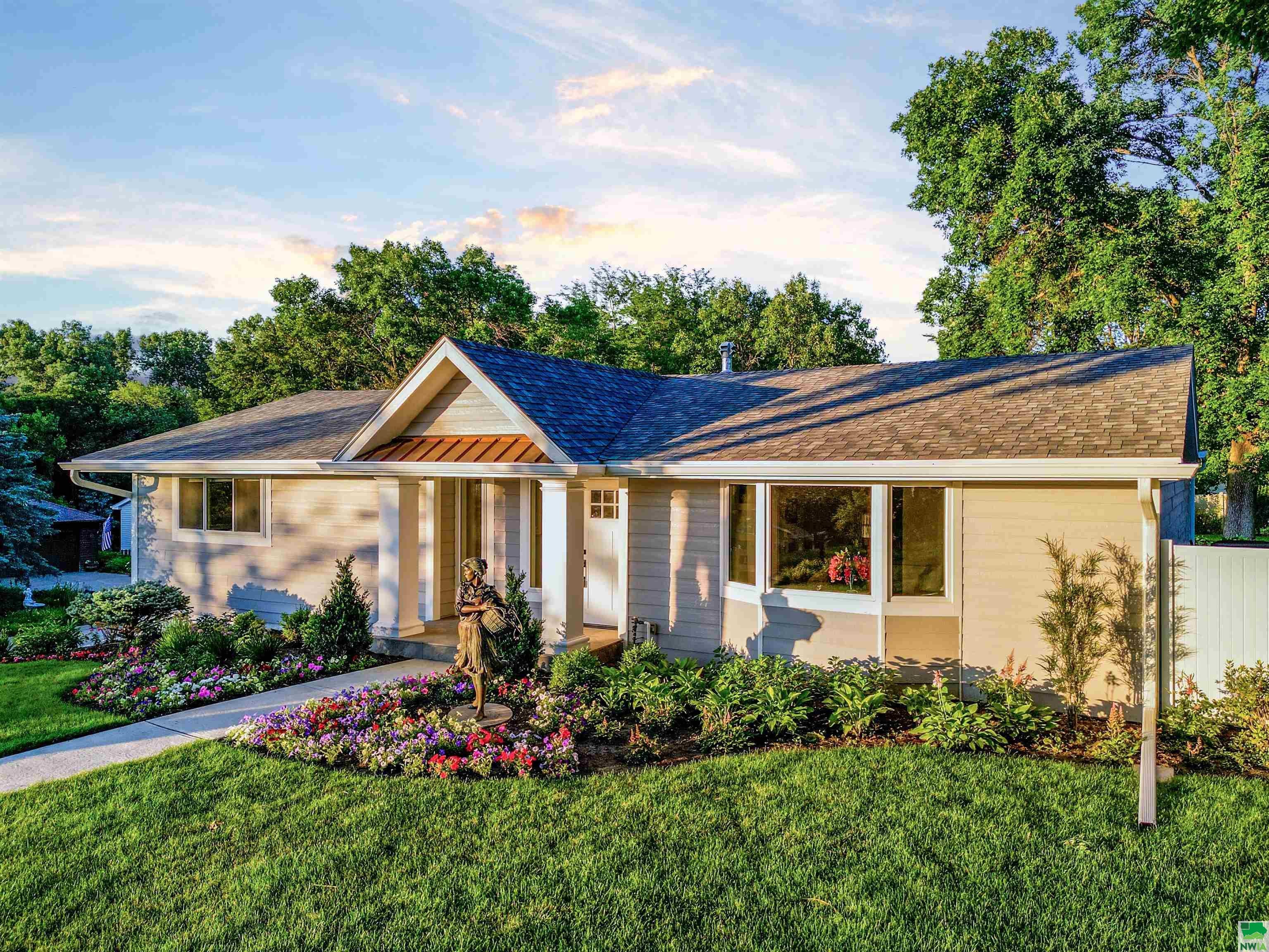 Sioux City, Iowa, 51104, United States, 5 Bedrooms Bedrooms, ,3 BathroomsBathrooms,Residential,For Sale,1921343