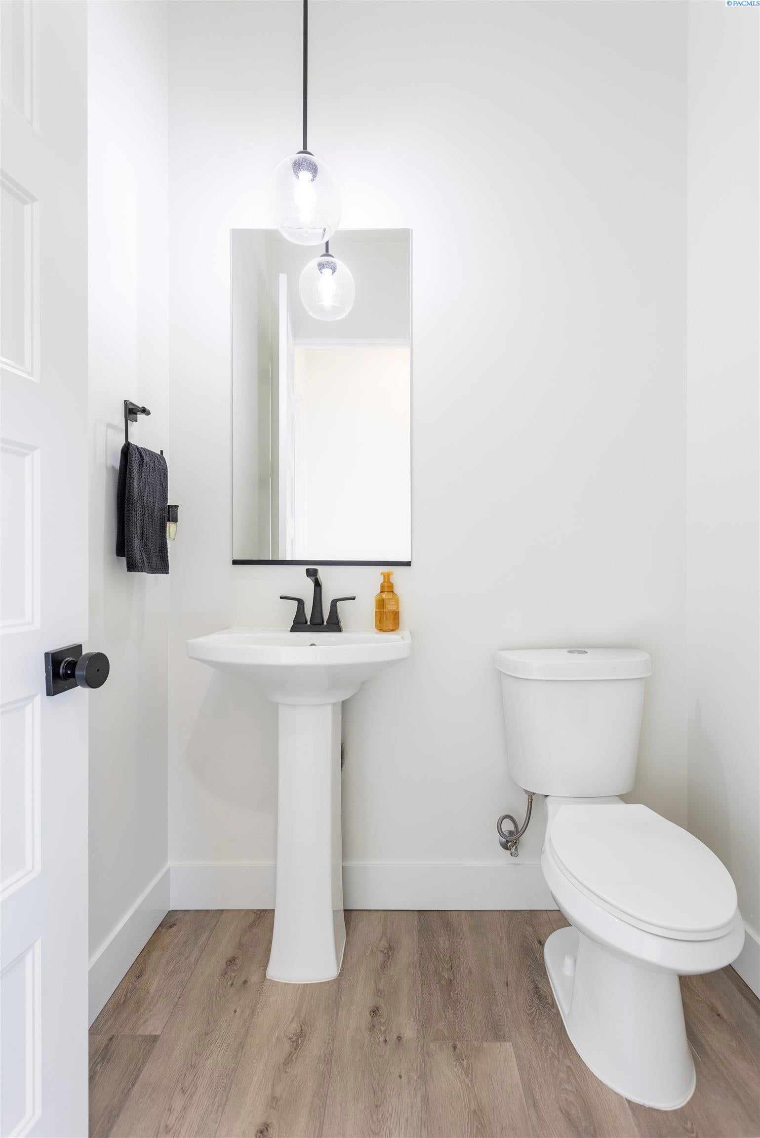 Kennewick, Washington, 99338, United States, 4 Bedrooms Bedrooms, ,3 BathroomsBathrooms,Residential,For Sale,2010743