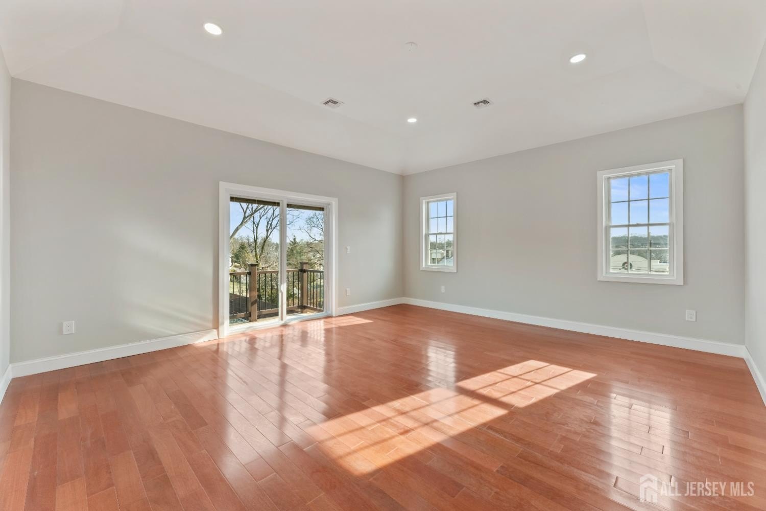 Edison, New Jersey, 08820, United States, 5 Bedrooms Bedrooms, ,5 BathroomsBathrooms,Residential,For Sale,2005259