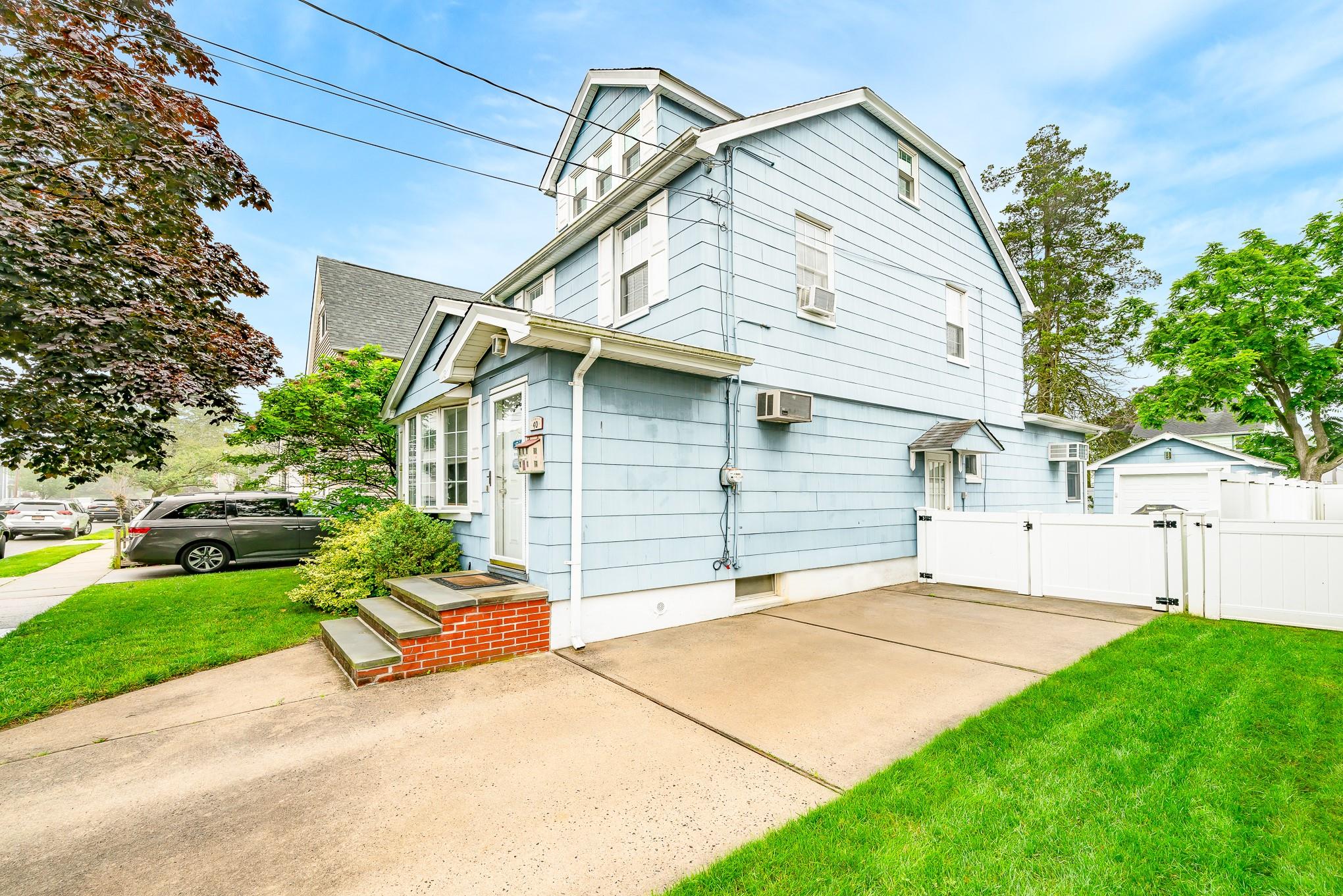 Williston Park, New York, 11596, United States, 3 Bedrooms Bedrooms, ,2 BathroomsBathrooms,Residential,For Sale,1928483