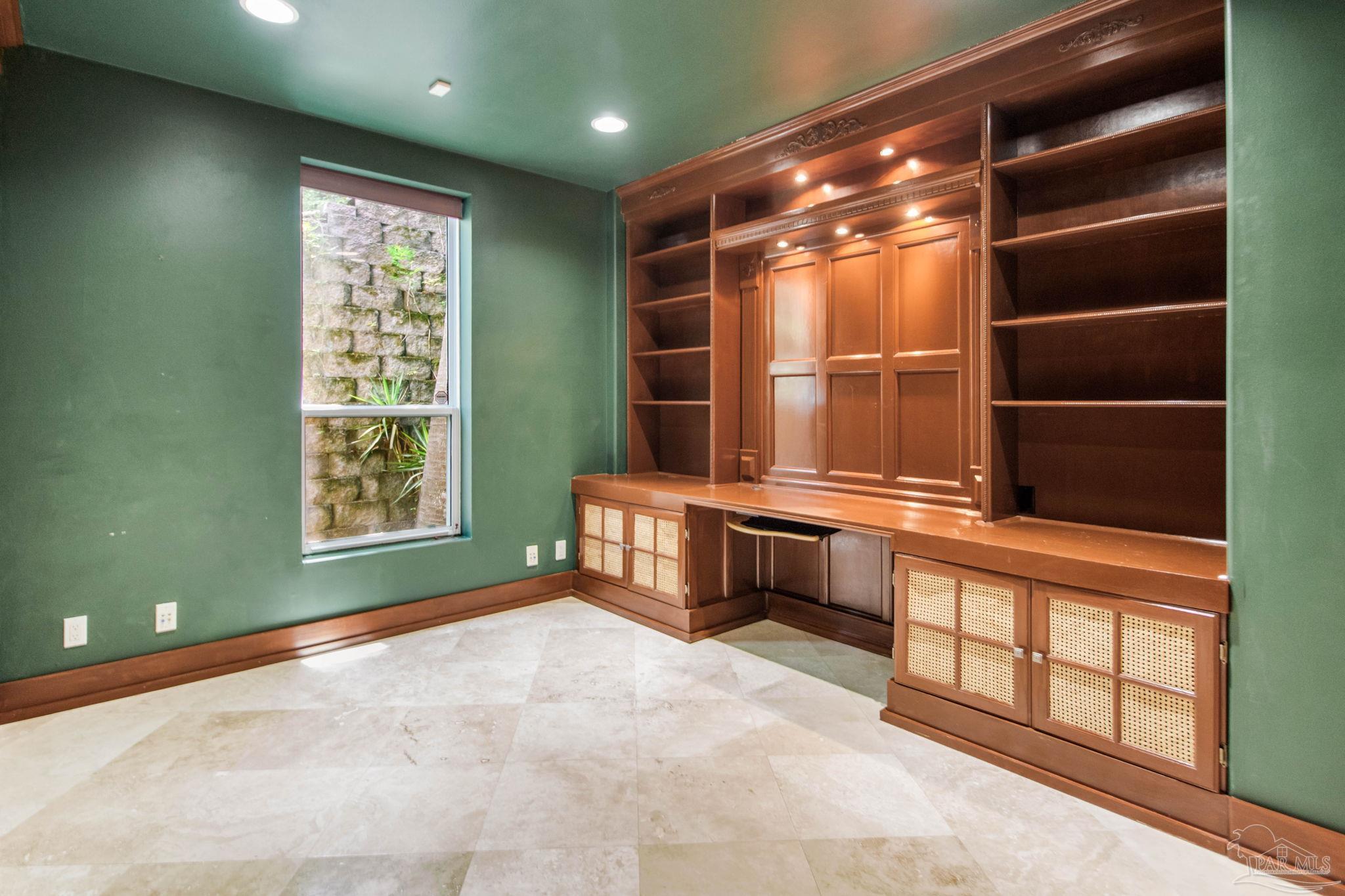 Pensacola, Florida, 32504, United States, 3 Bedrooms Bedrooms, ,4 BathroomsBathrooms,Residential,For Sale,1893551