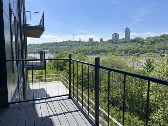 739 Manhattan Boulevard Unit 202, Dayton, Kentucky, 41074, United States, 2 Bedrooms Bedrooms, ,3 BathroomsBathrooms,Residential,For Sale,739 Manhattan Boulevard Unit 202,1264962