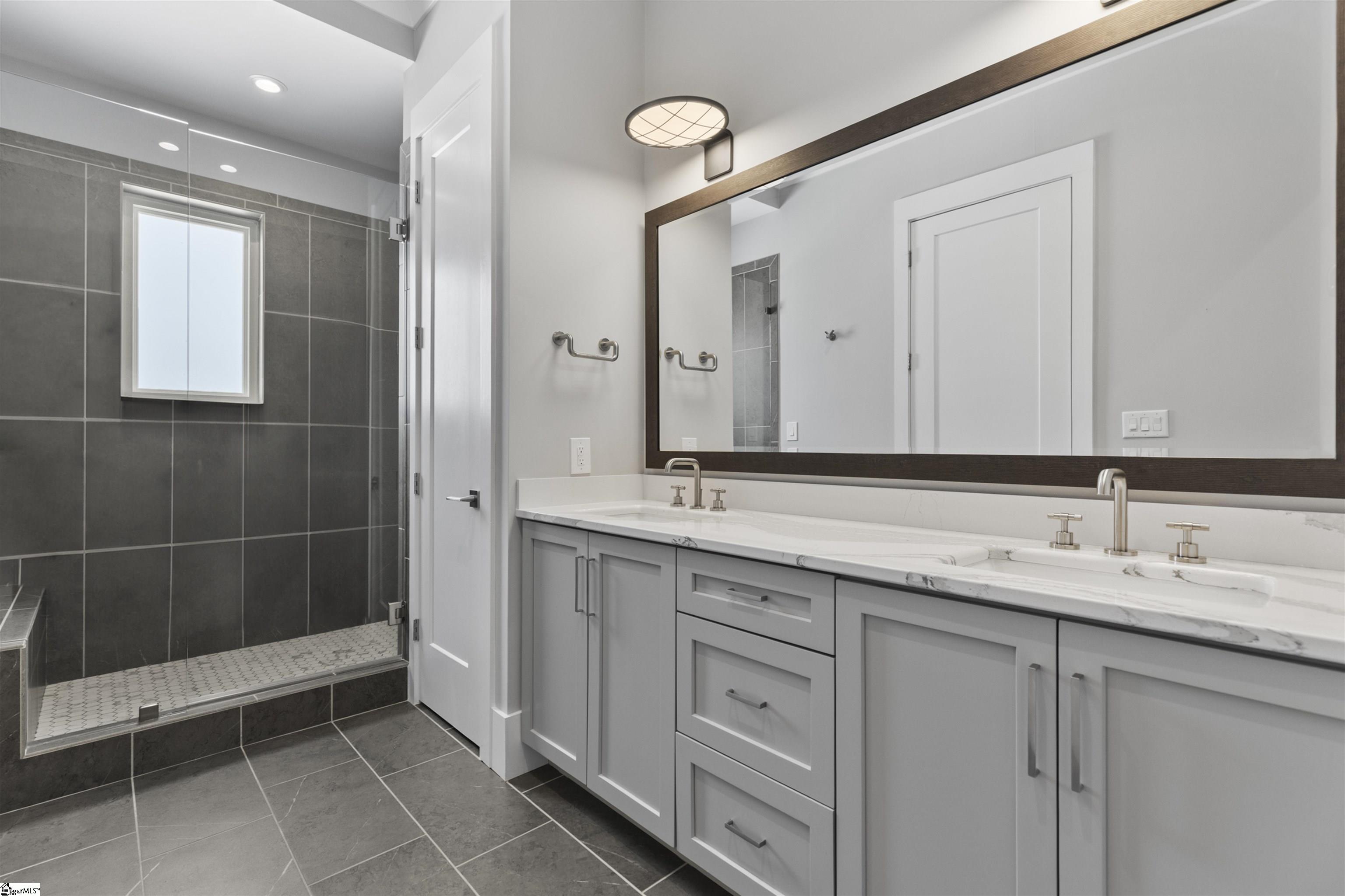 Greenville, South Carolina, 29601, United States, 2 Bedrooms Bedrooms, ,2 BathroomsBathrooms,Residential,For Sale,1777131