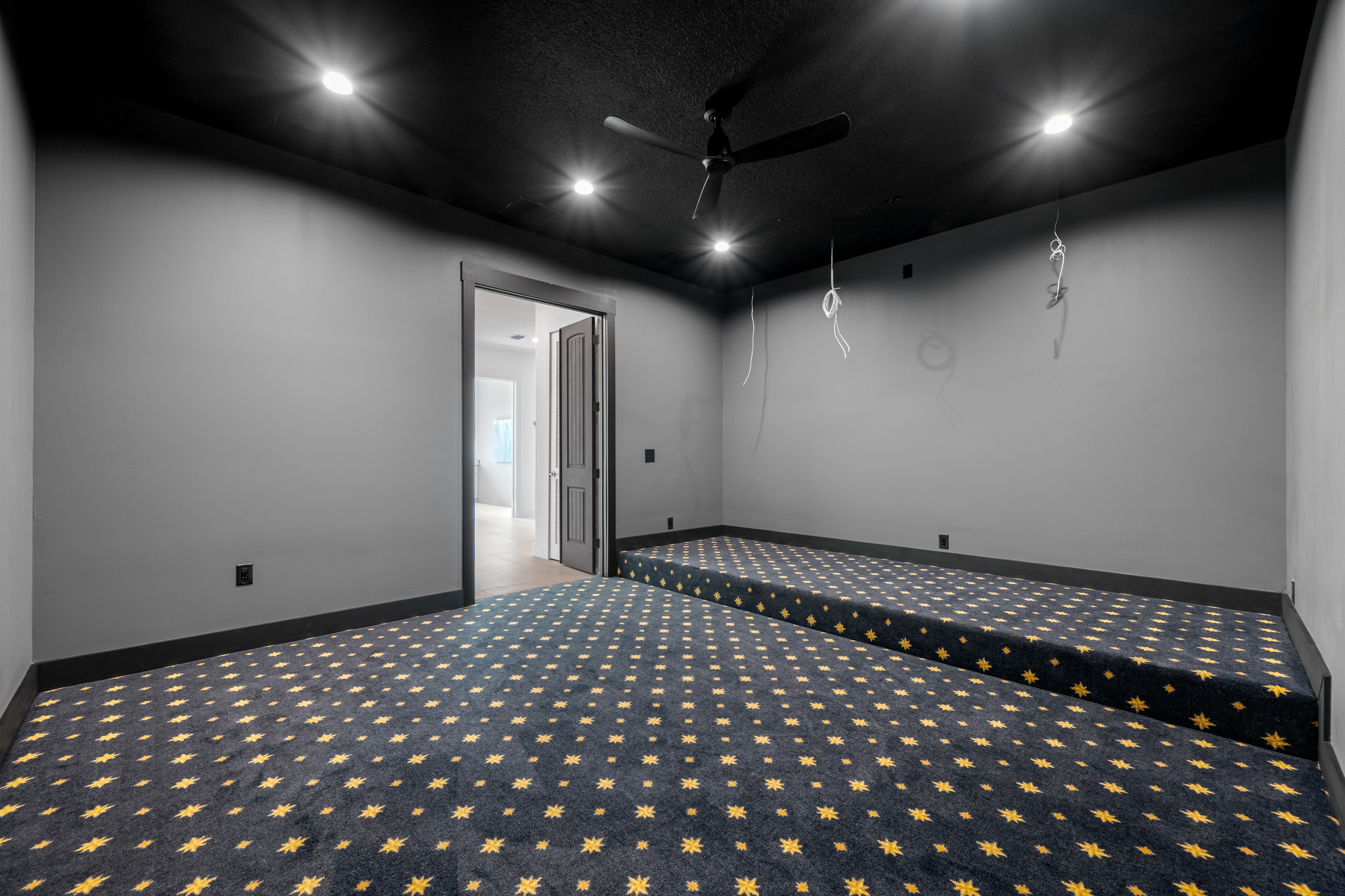 Madeira Beach, Florida, 33708, United States, 6 Bedrooms Bedrooms, ,6 BathroomsBathrooms,Residential,For Sale,1988521