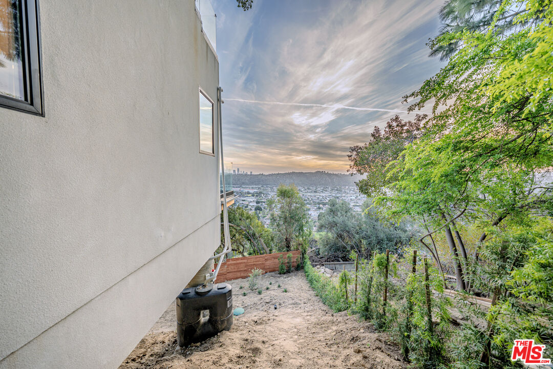 Los Angeles, California, 90065, United States, 3 Bedrooms Bedrooms, ,3 BathroomsBathrooms,Residential,For Sale,1939626