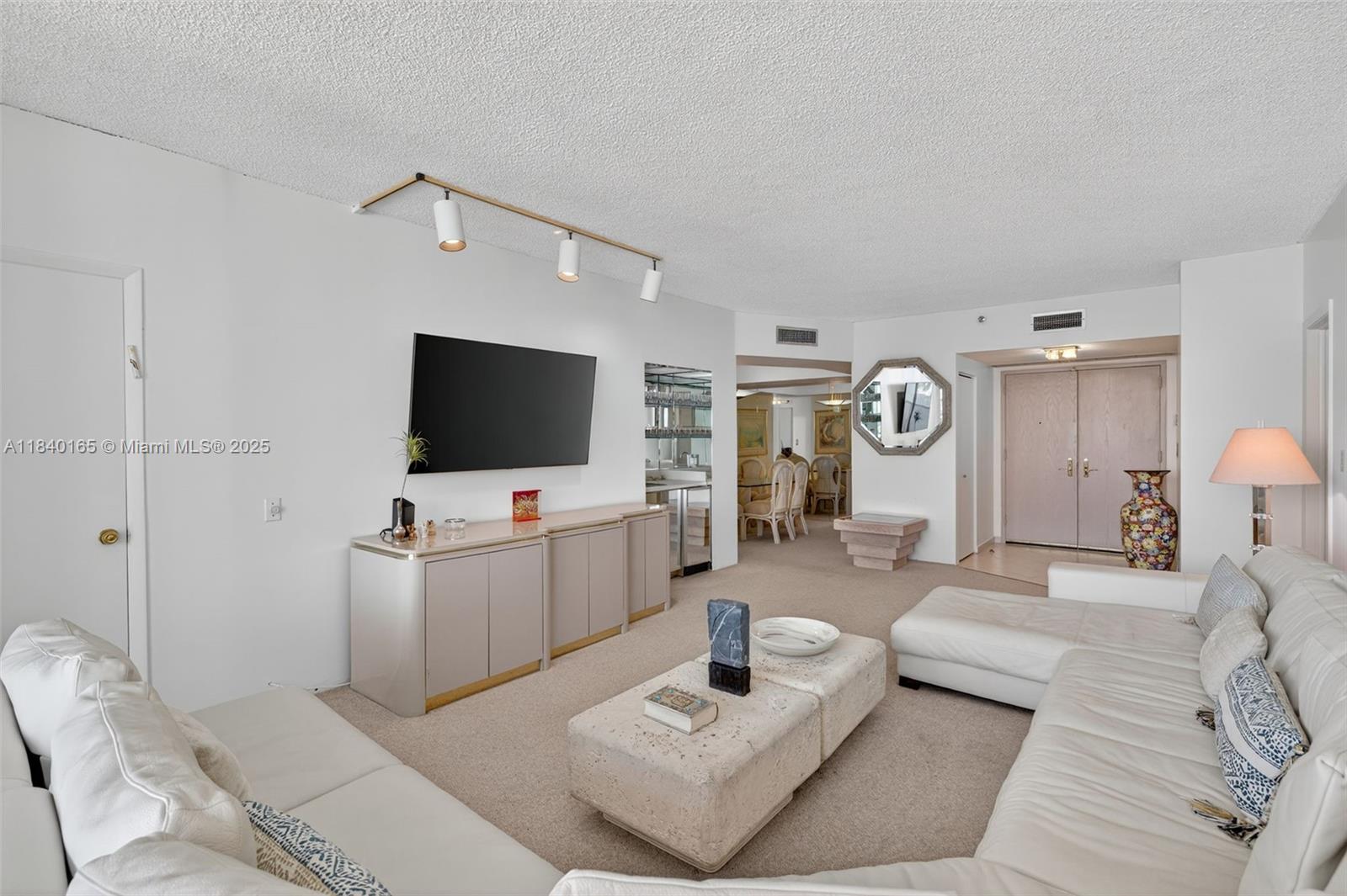 Aventura, Florida, 33180, United States, 2 Bedrooms Bedrooms, ,2 BathroomsBathrooms,Residential,For Sale,1897536